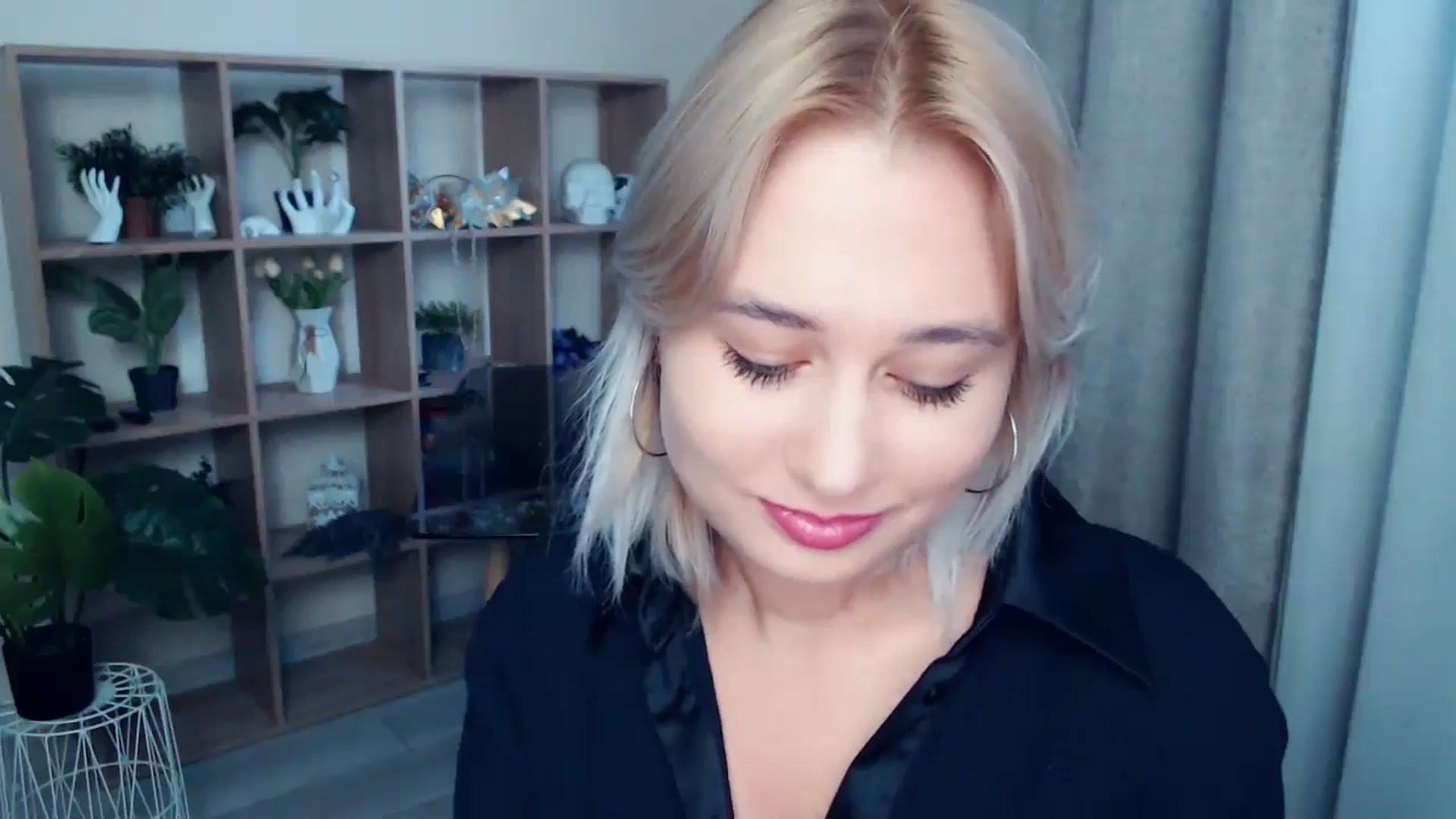 Gallery image thumbnail from Kukla_kolduna's myfreecams stream on, 10/05/2024, 14:32 image 17 of 20