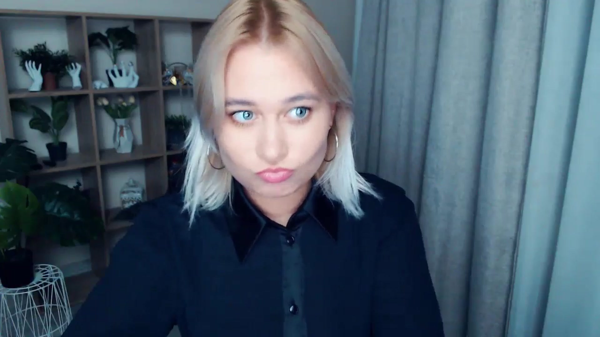 Gallery image thumbnail from Kukla_kolduna's myfreecams stream on, 10/05/2024, 17:13 image 12 of 20