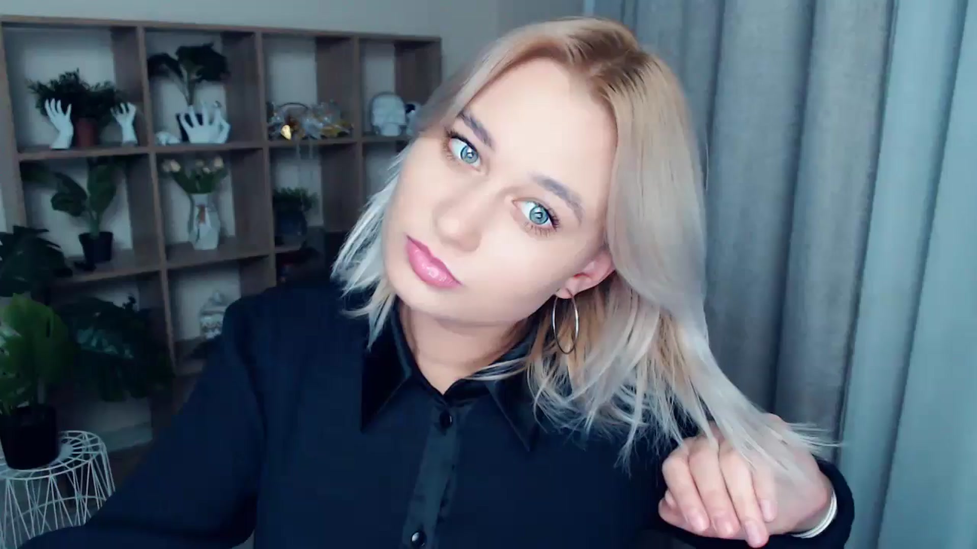 Gallery image thumbnail from Kukla_kolduna's myfreecams stream on, 10/05/2024, 17:13 image 1 of 20