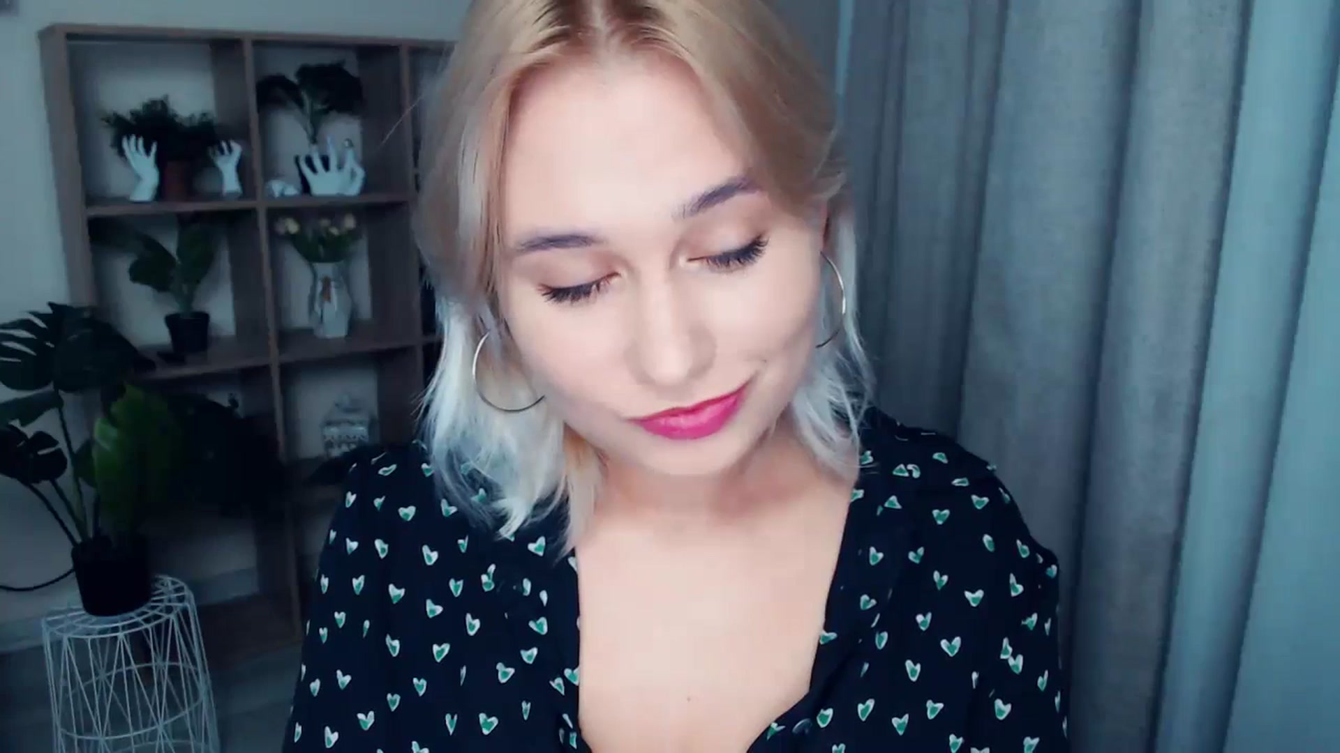 Gallery image thumbnail from Kukla_kolduna's myfreecams stream on, 10/06/2024, 18:36 image 9 of 20