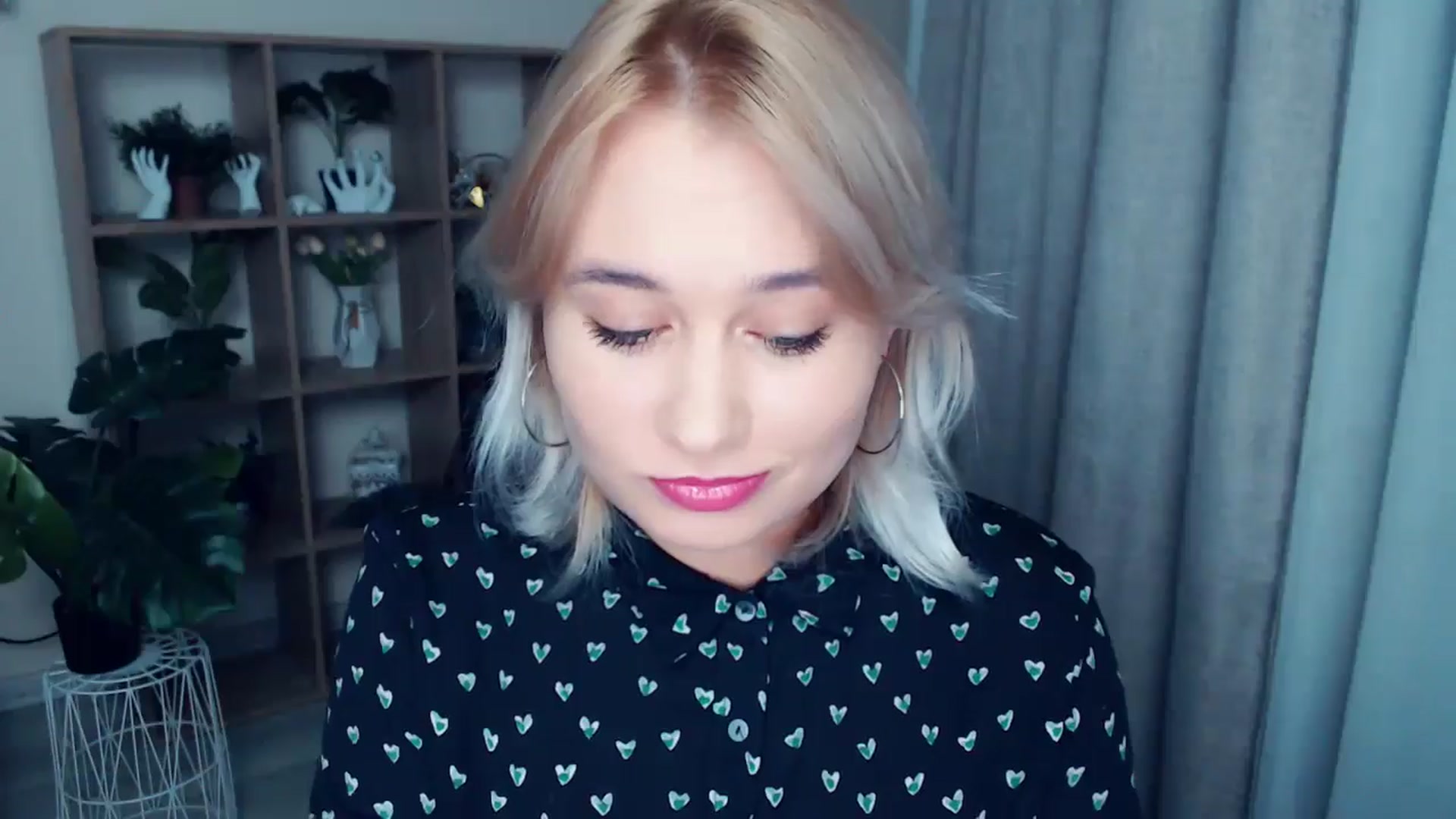 Gallery image thumbnail from Kukla_kolduna's myfreecams stream on, 10/06/2024, 18:36 image 3 of 20