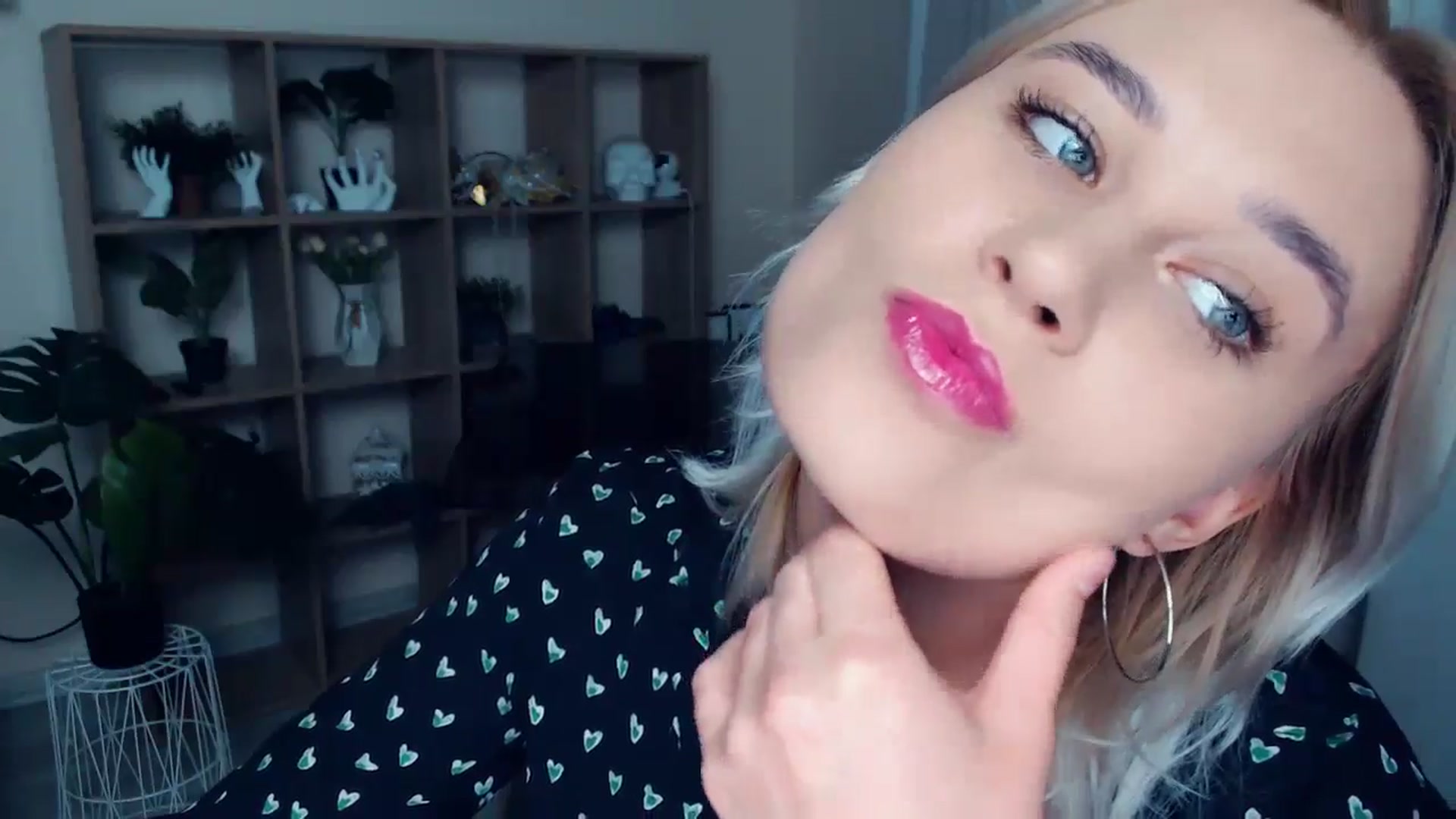 Gallery image thumbnail from Kukla_kolduna's myfreecams stream on, 10/06/2024, 18:36 image 12 of 20