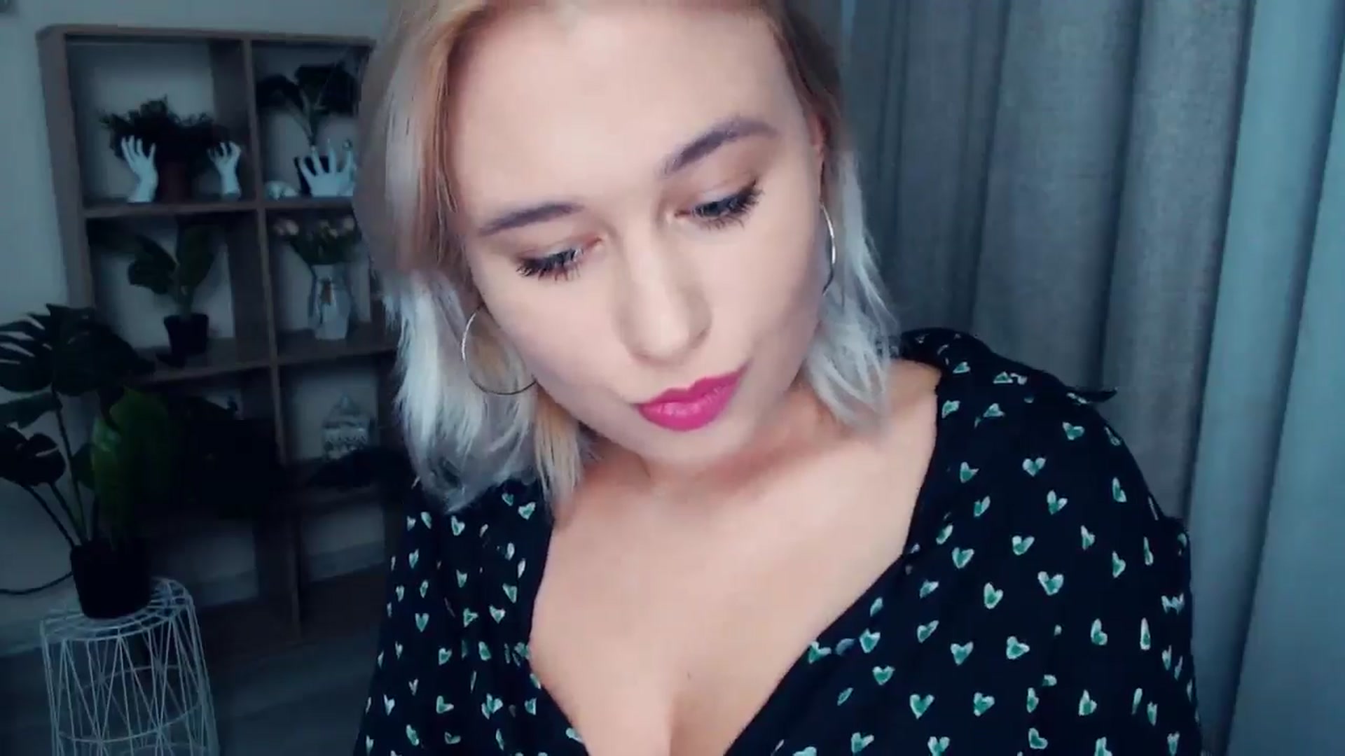 Gallery image thumbnail from Kukla_kolduna's myfreecams stream on, 10/06/2024, 18:36 image 8 of 20