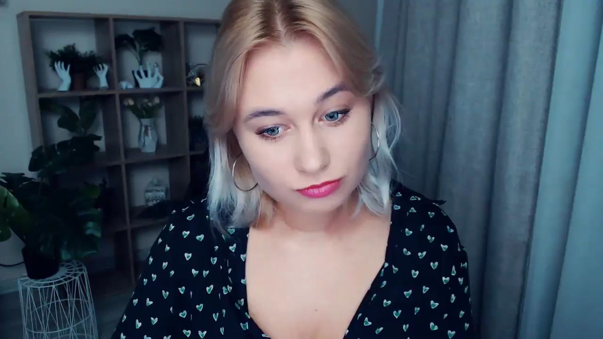 Gallery image thumbnail from Kukla_kolduna's myfreecams stream on, 10/06/2024, 18:36 image 7 of 20