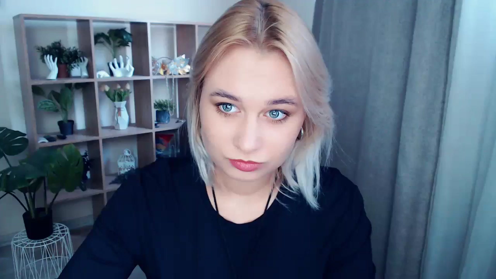 Gallery image thumbnail from Kukla_kolduna's myfreecams stream on, 10/16/2024, 14:59 image 3 of 20