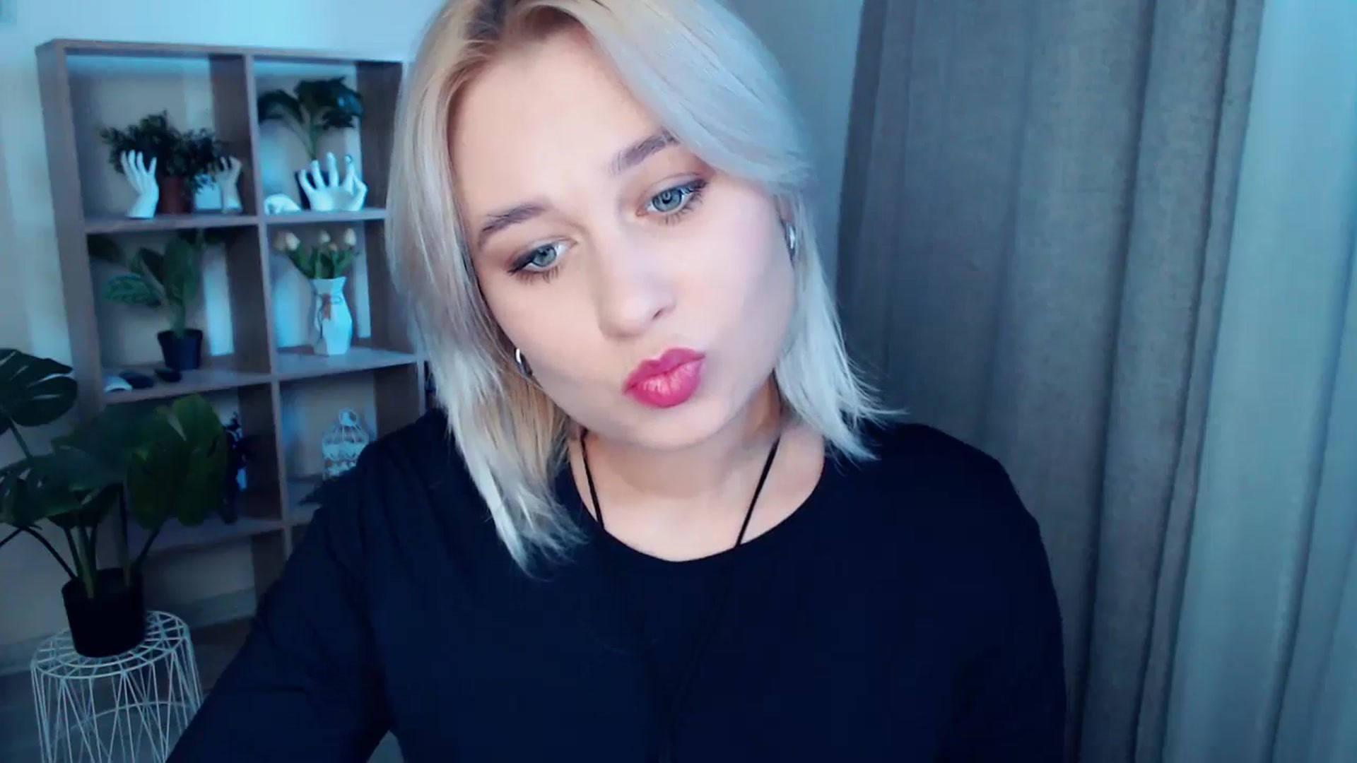 Gallery image thumbnail from Kukla_kolduna's myfreecams stream on, 10/16/2024, 14:59 image 10 of 20