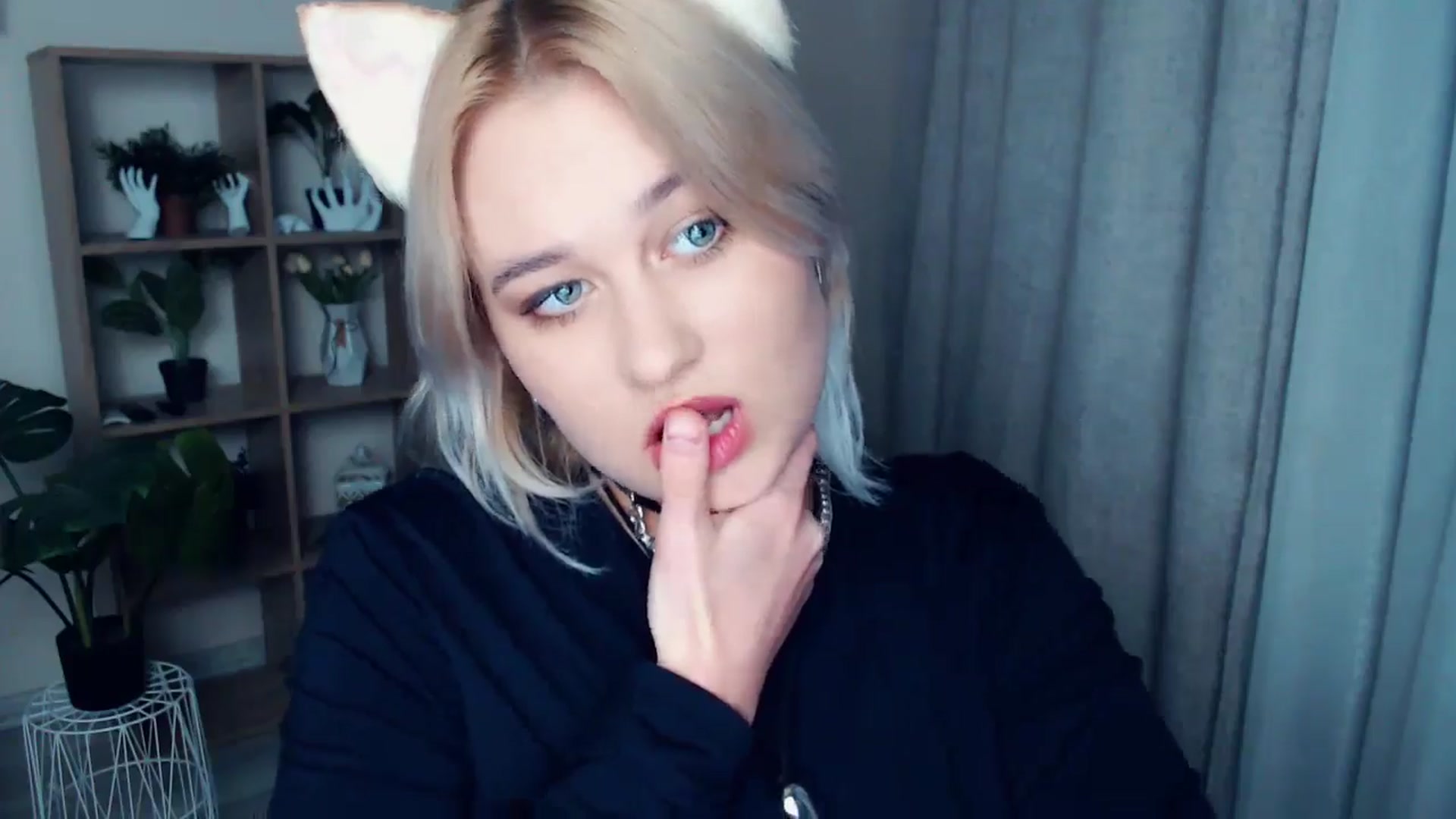 Gallery image thumbnail from Kukla_kolduna's myfreecams stream on, 10/16/2024, 16:47 image 4 of 20