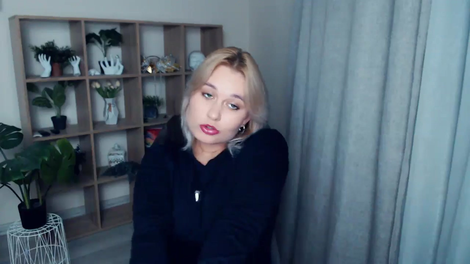 Gallery image thumbnail from Kukla_kolduna's myfreecams stream on, 10/16/2024, 16:47 image 7 of 20