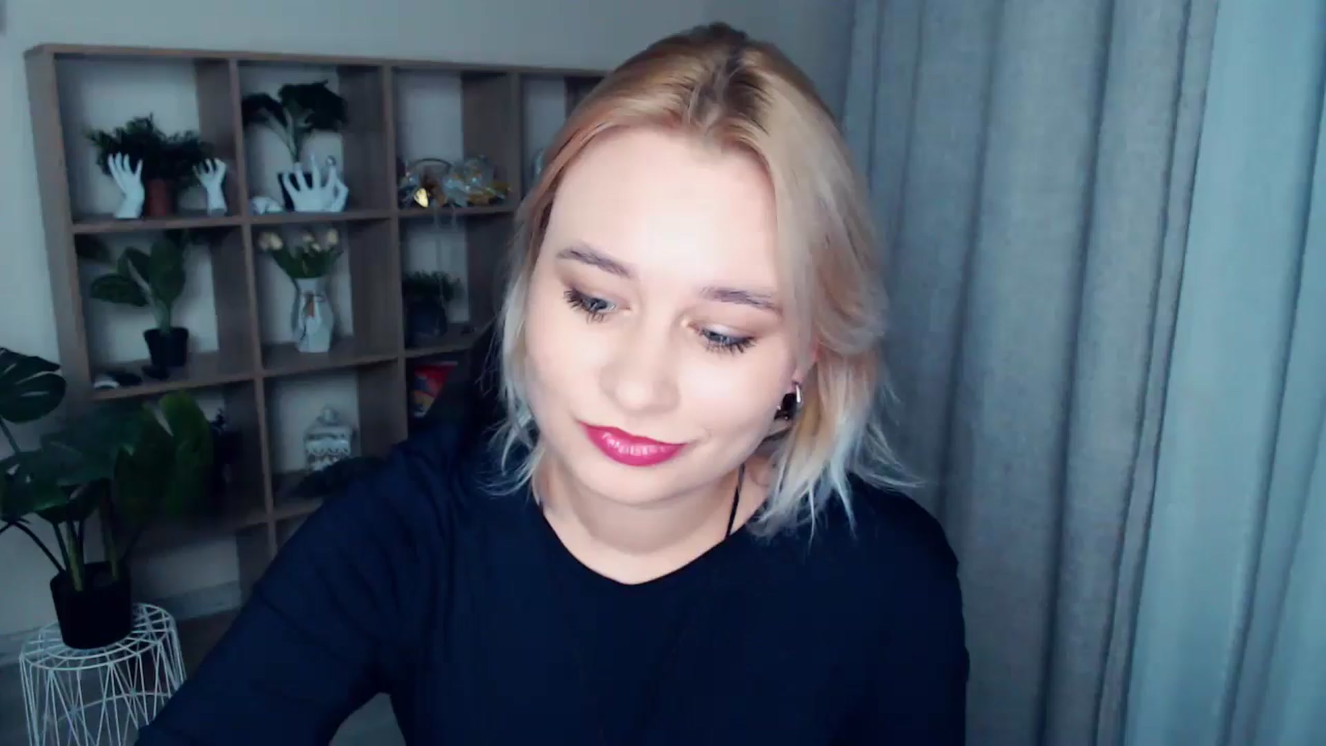 Gallery image thumbnail from Kukla_kolduna's myfreecams stream on, 10/16/2024, 16:47 image 9 of 20