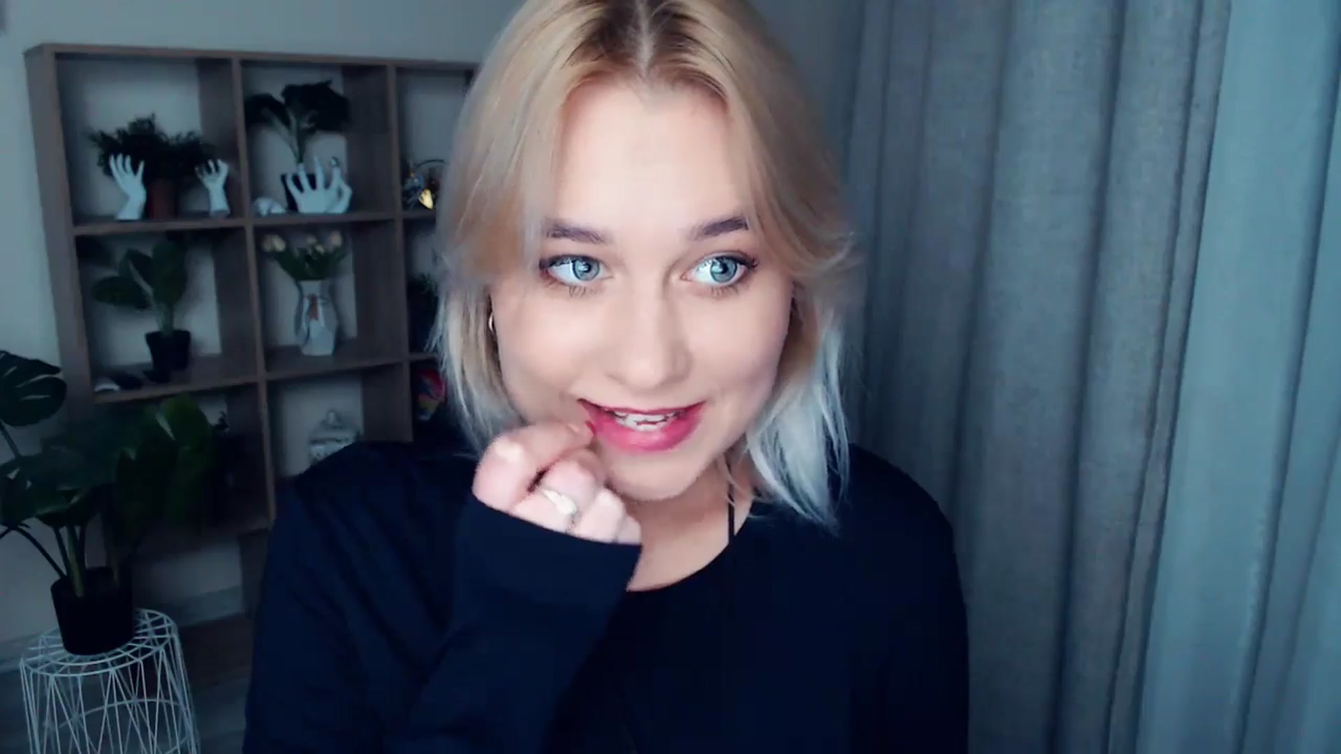Gallery image thumbnail from Kukla_kolduna's myfreecams stream on, 10/16/2024, 16:47 image 6 of 20