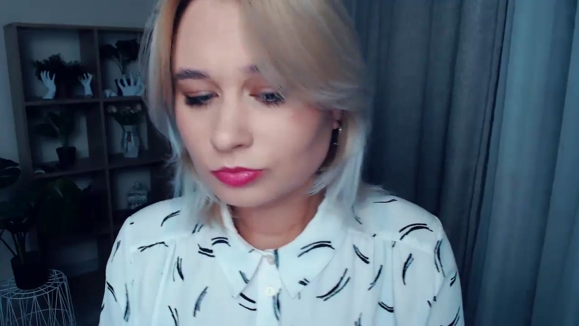 Gallery image thumbnail from Kukla_kolduna's myfreecams stream on, 10/17/2024, 16:38 image 16 of 20
