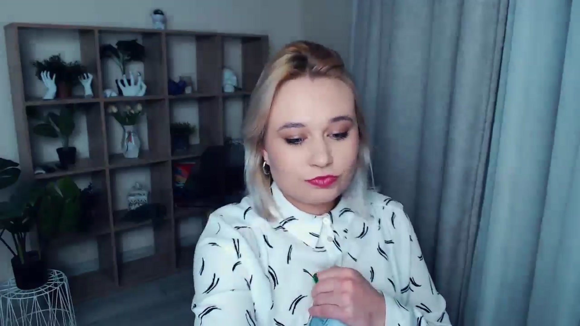Gallery image thumbnail from Kukla_kolduna's myfreecams stream on, 10/17/2024, 16:38 image 14 of 20
