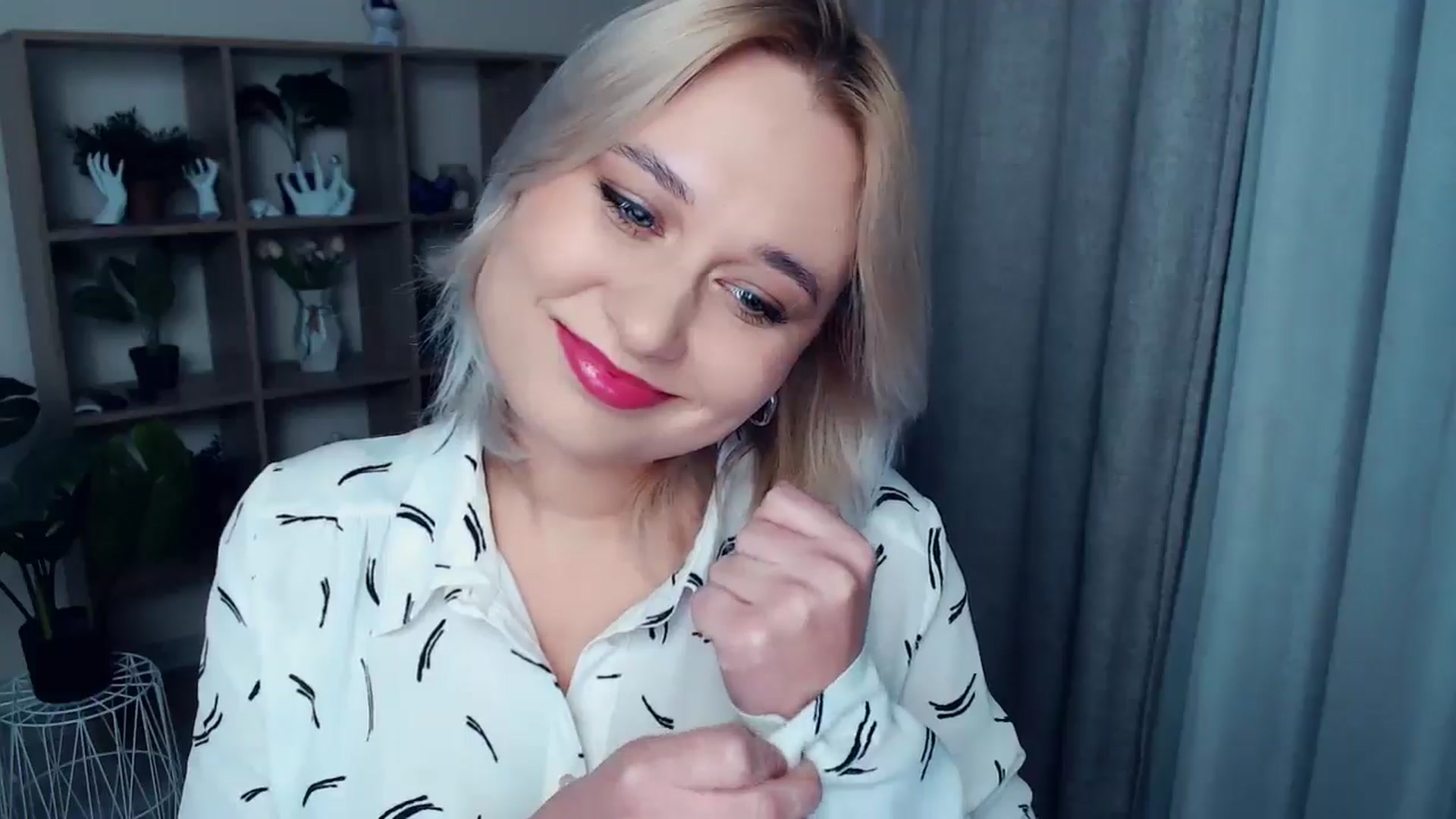 Gallery image thumbnail from Kukla_kolduna's myfreecams stream on, 10/17/2024, 17:25 image 17 of 20