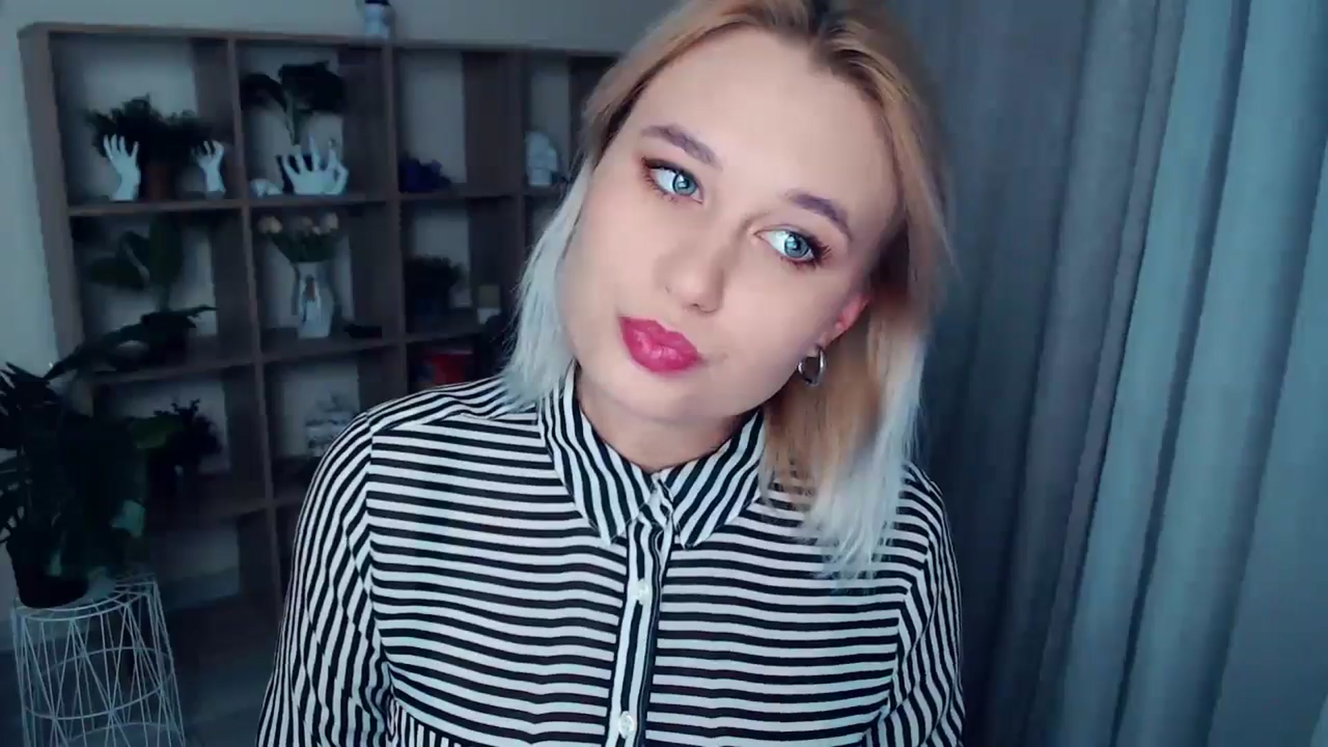 Gallery image thumbnail from Kukla_kolduna's myfreecams stream on, 10/18/2024, 16:03 image 9 of 20