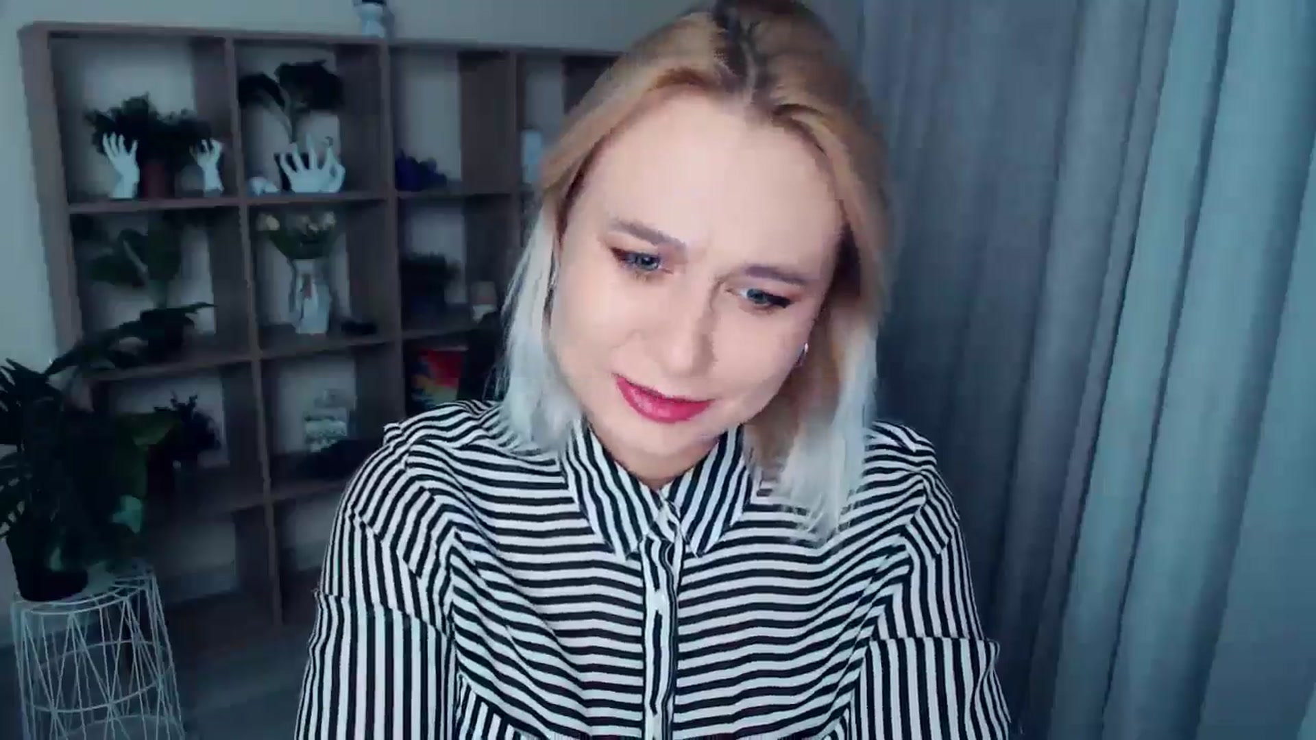 Gallery image thumbnail from Kukla_kolduna's myfreecams stream on, 10/18/2024, 16:03 image 7 of 20