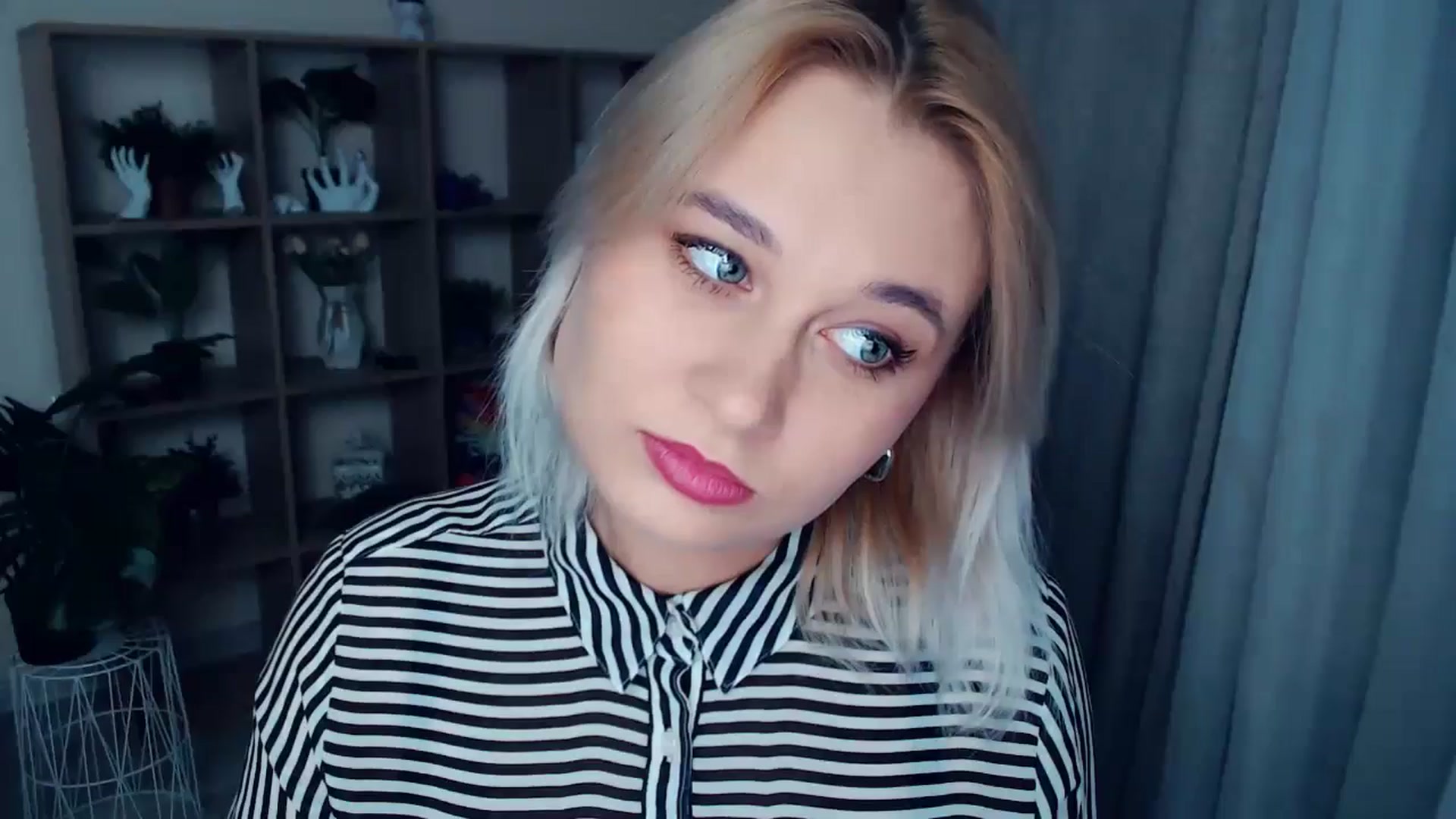 Gallery image thumbnail from Kukla_kolduna's myfreecams stream on, 10/18/2024, 16:03 image 16 of 20
