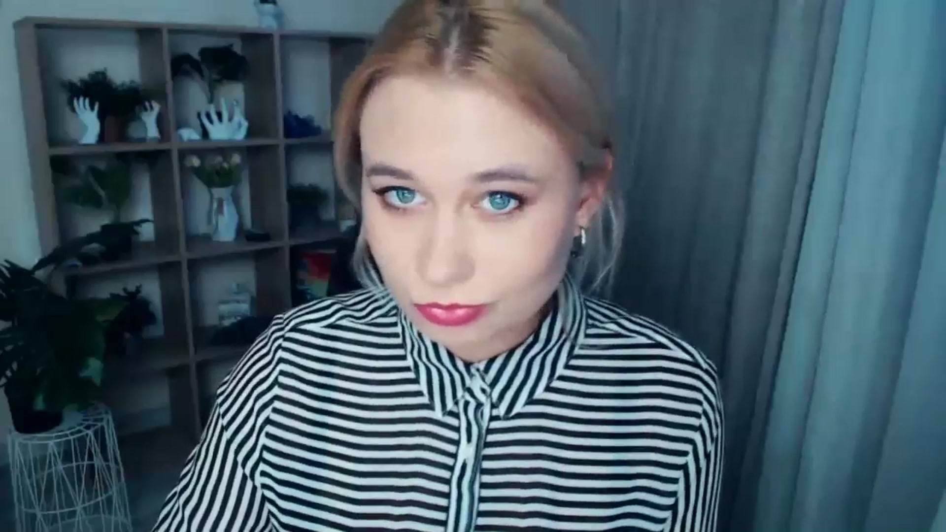 Gallery image thumbnail from Kukla_kolduna's myfreecams stream on, 10/18/2024, 16:03 image 2 of 20