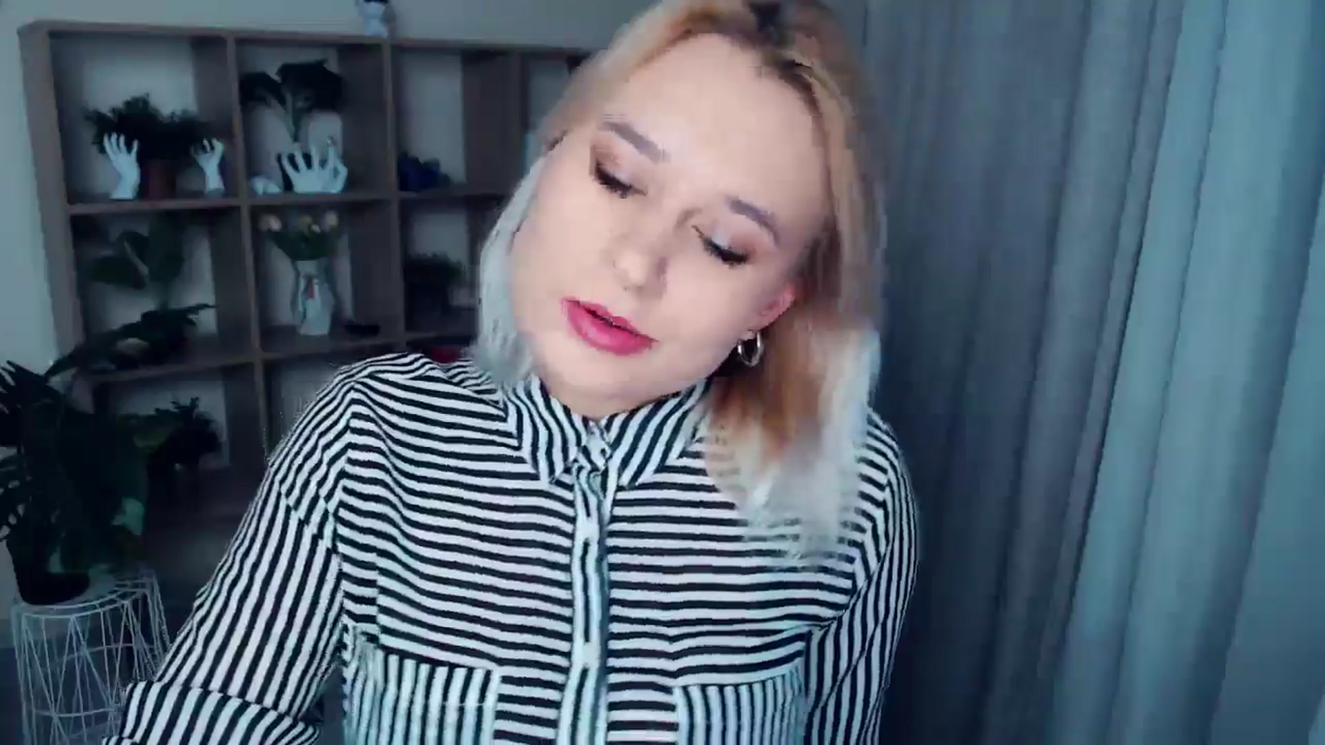 Gallery image thumbnail from Kukla_kolduna's myfreecams stream on, 10/18/2024, 16:03 image 13 of 20