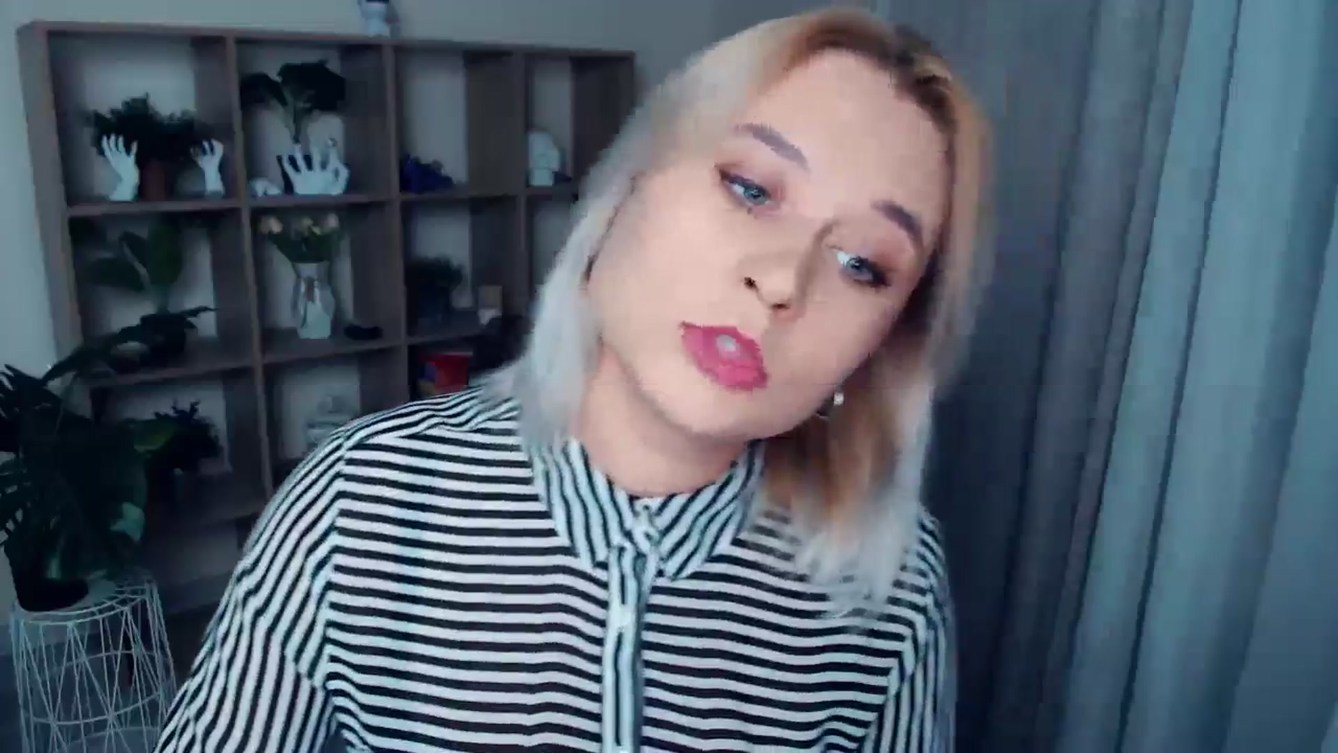 Gallery image thumbnail from Kukla_kolduna's myfreecams stream on, 10/18/2024, 16:03 image 18 of 20