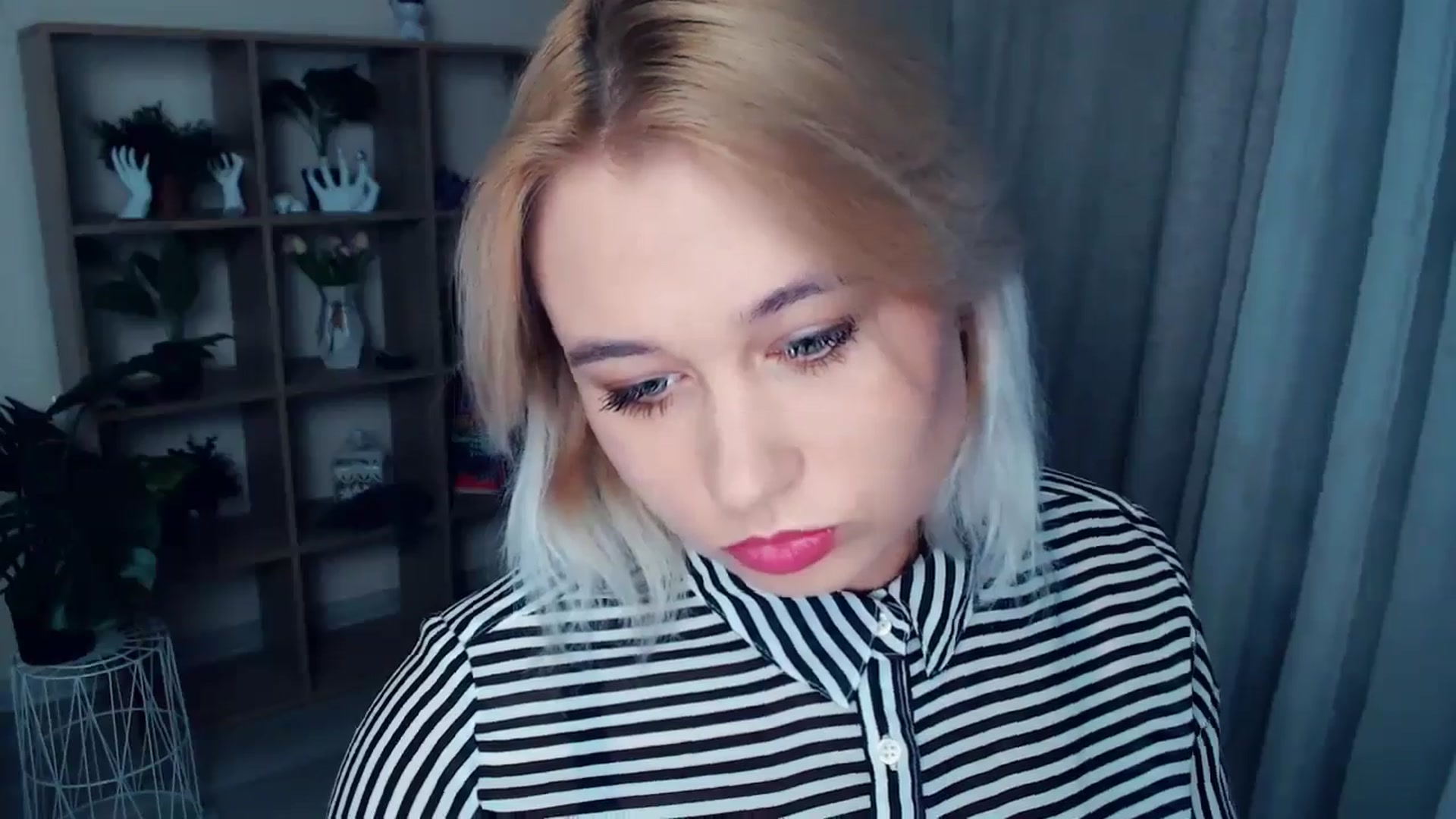 Gallery image thumbnail from Kukla_kolduna's myfreecams stream on, 10/18/2024, 16:03 image 17 of 20