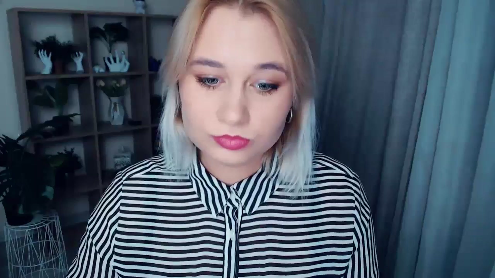 Gallery image thumbnail from Kukla_kolduna's myfreecams stream on, 10/18/2024, 16:03 image 14 of 20