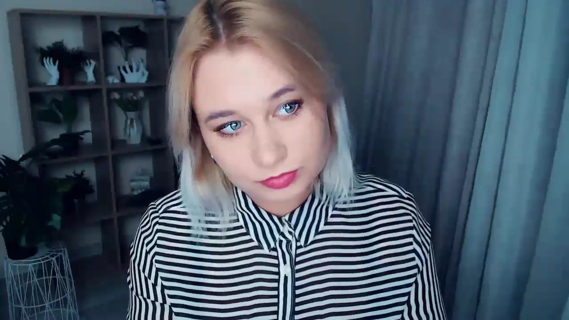 Gallery image thumbnail from Kukla_kolduna's myfreecams stream on, 10/18/2024, 16:03 image 15 of 20