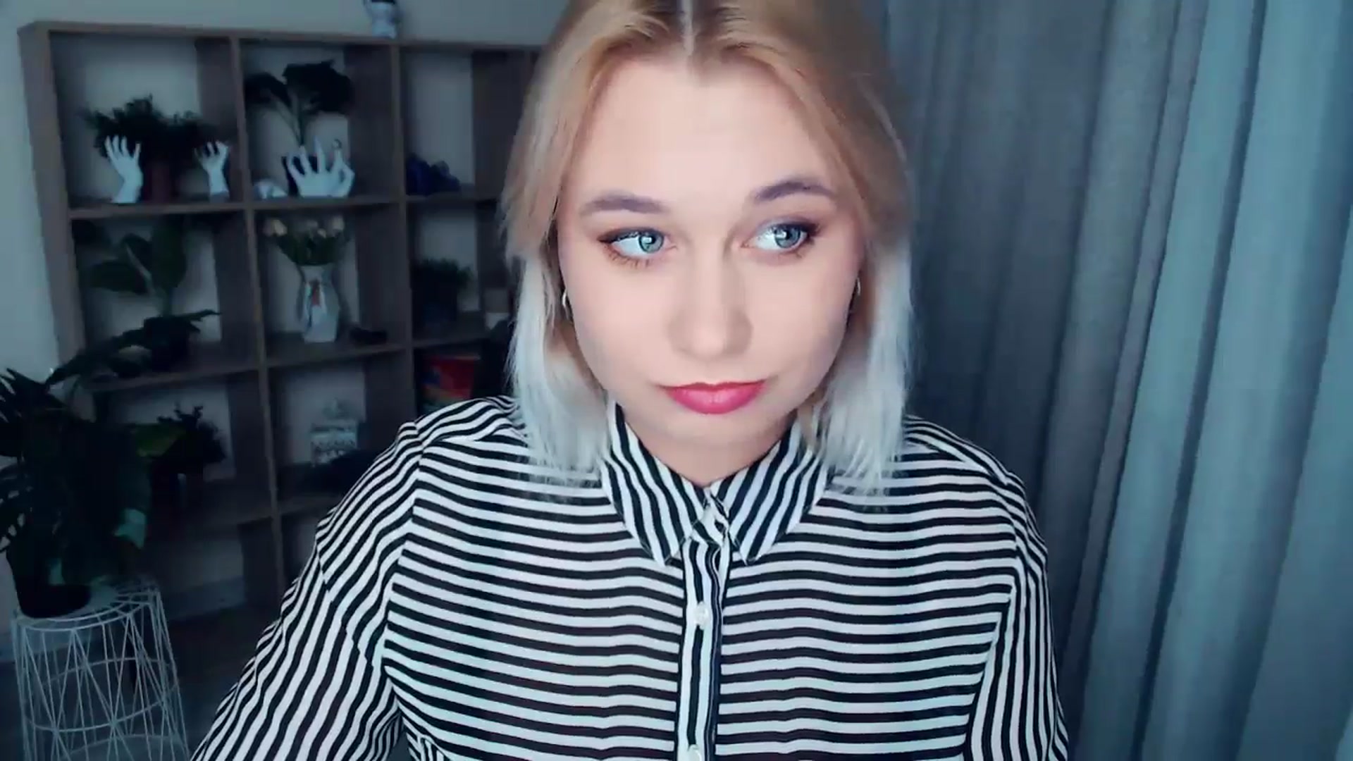 Gallery image thumbnail from Kukla_kolduna's myfreecams stream on, 10/18/2024, 16:03 image 12 of 20