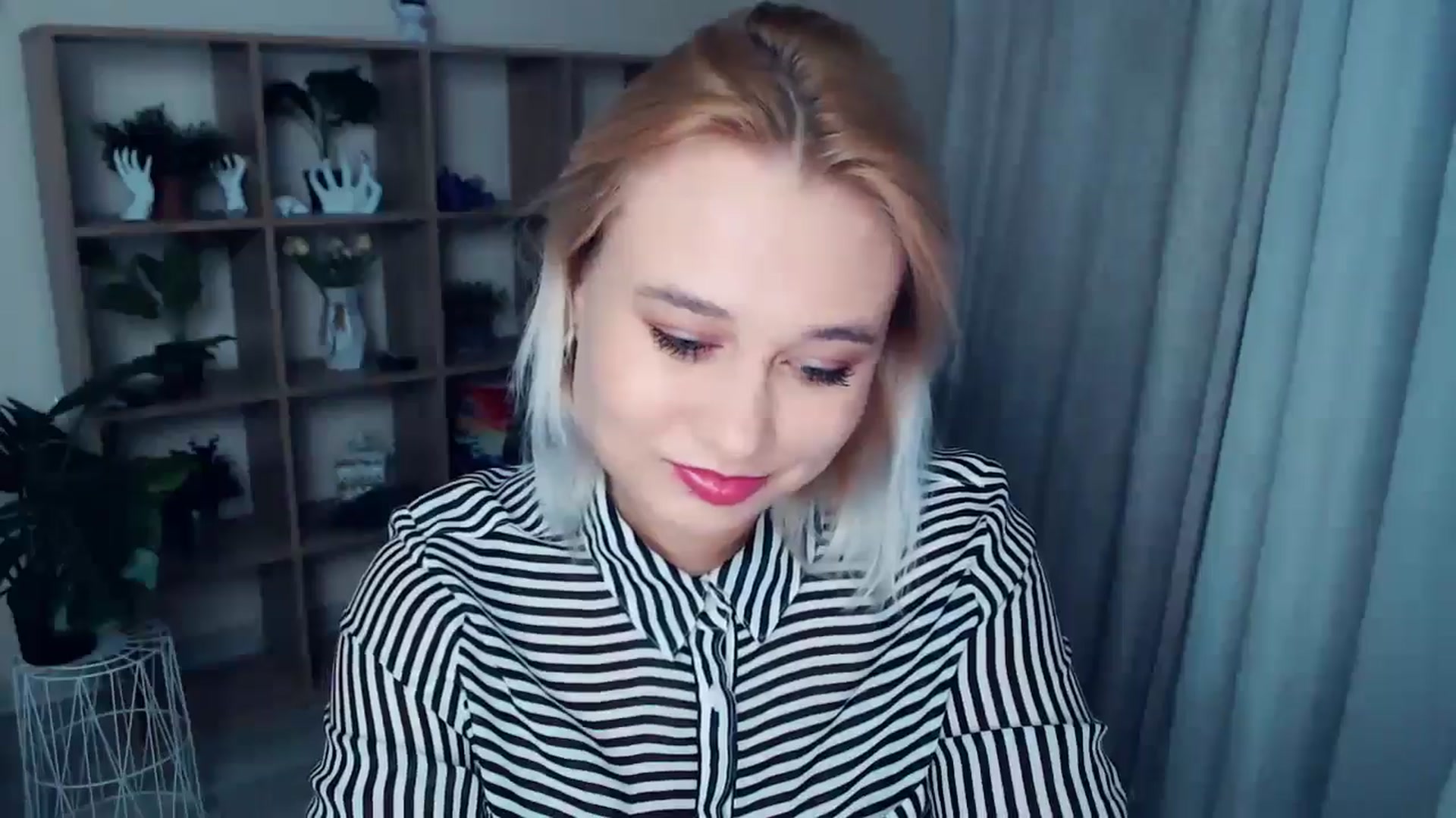Gallery image thumbnail from Kukla_kolduna's myfreecams stream on, 10/18/2024, 16:03 image 6 of 20