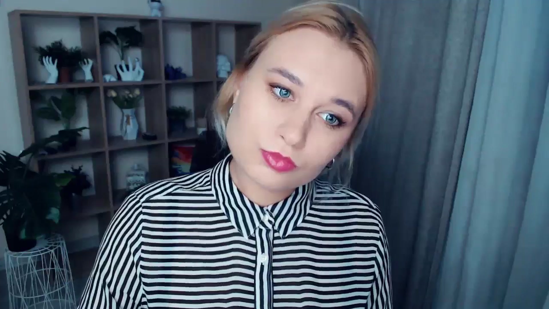 Gallery image thumbnail from Kukla_kolduna's myfreecams stream on, 10/18/2024, 16:03 image 4 of 20