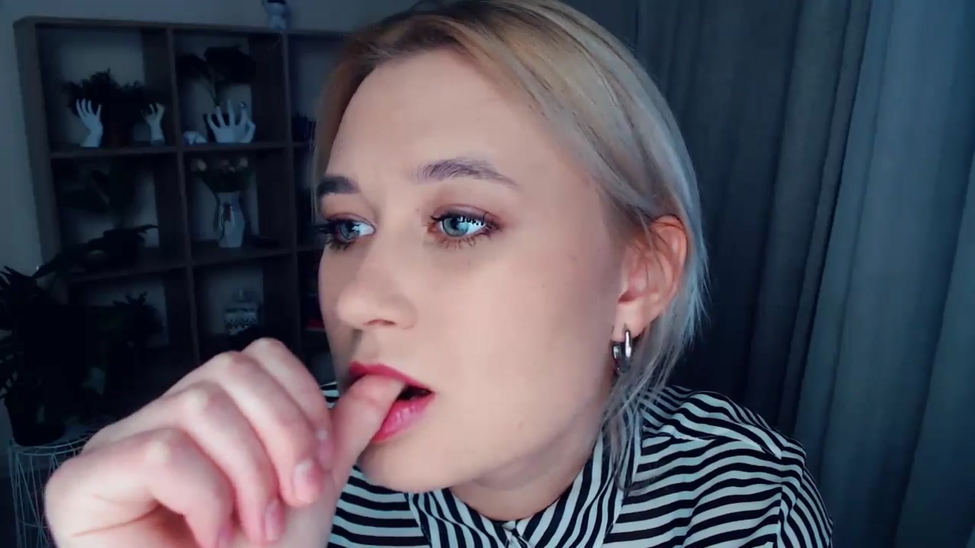 Gallery image thumbnail from Kukla_kolduna's myfreecams stream on, 10/18/2024, 16:03 image 3 of 20