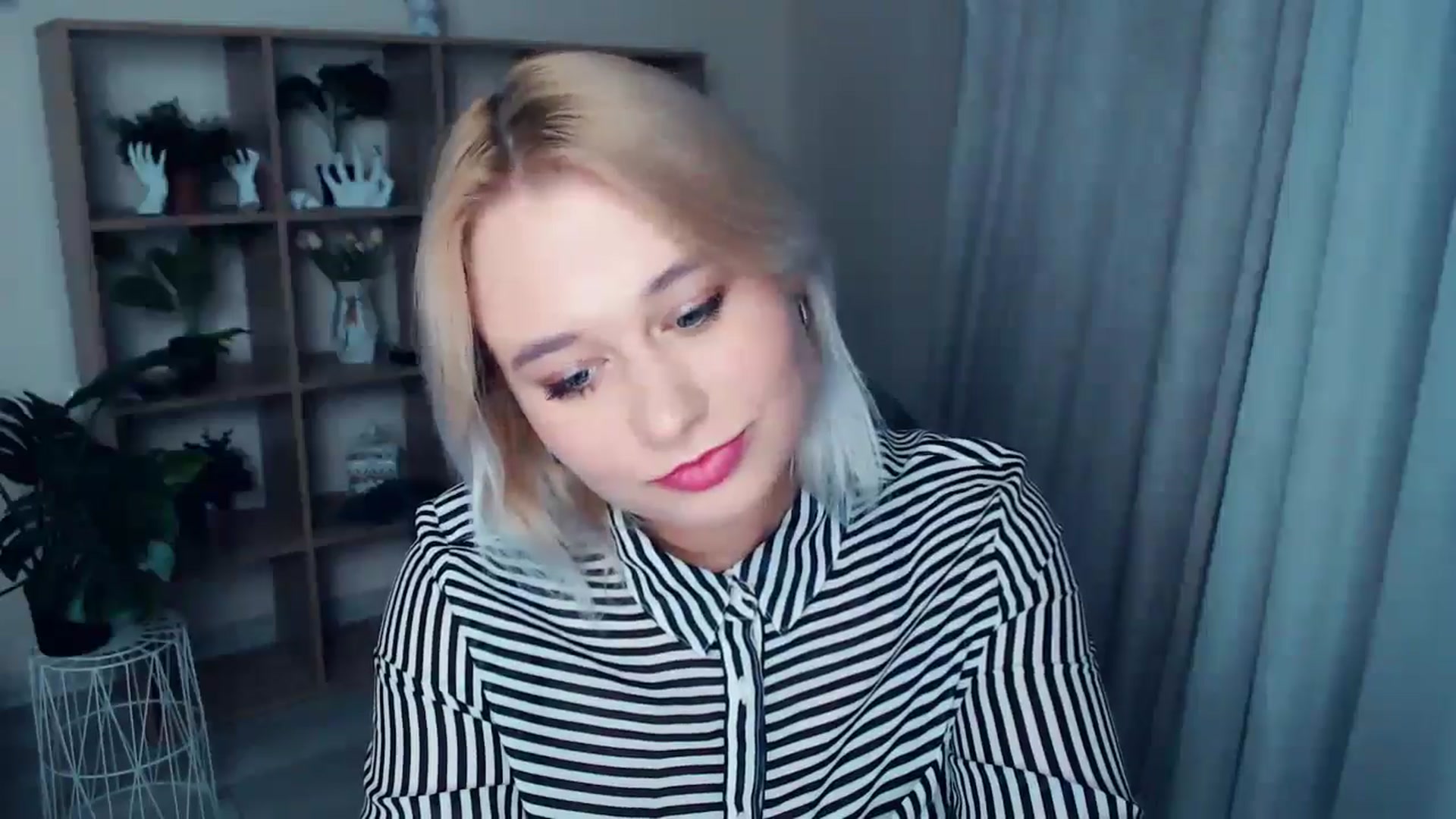 Gallery image thumbnail from Kukla_kolduna's myfreecams stream on, 10/18/2024, 17:11 image 19 of 20