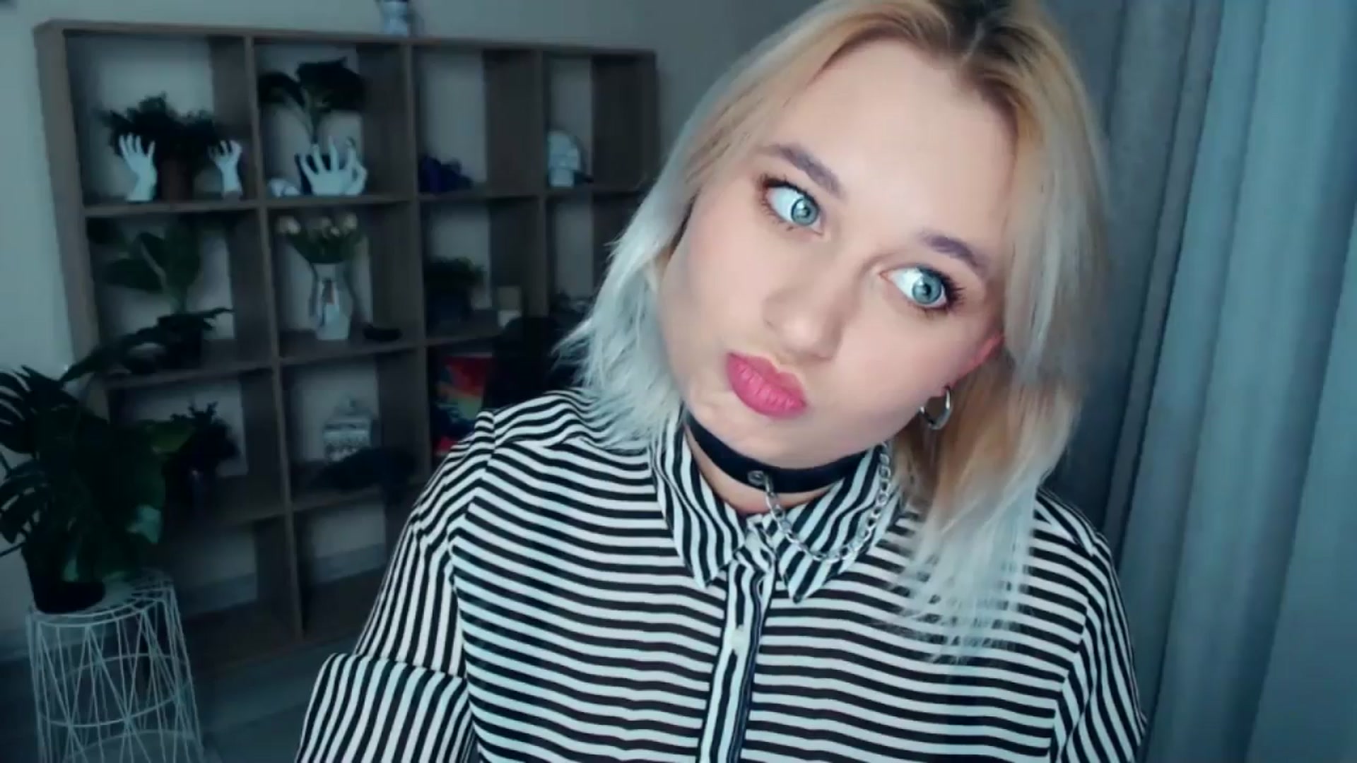 Gallery image thumbnail from Kukla_kolduna's myfreecams stream on, 10/18/2024, 17:11 image 11 of 20