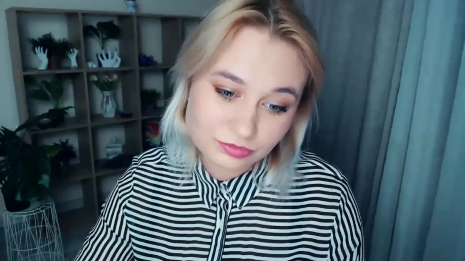 Gallery image thumbnail from Kukla_kolduna's myfreecams stream on, 10/18/2024, 17:11 image 8 of 20