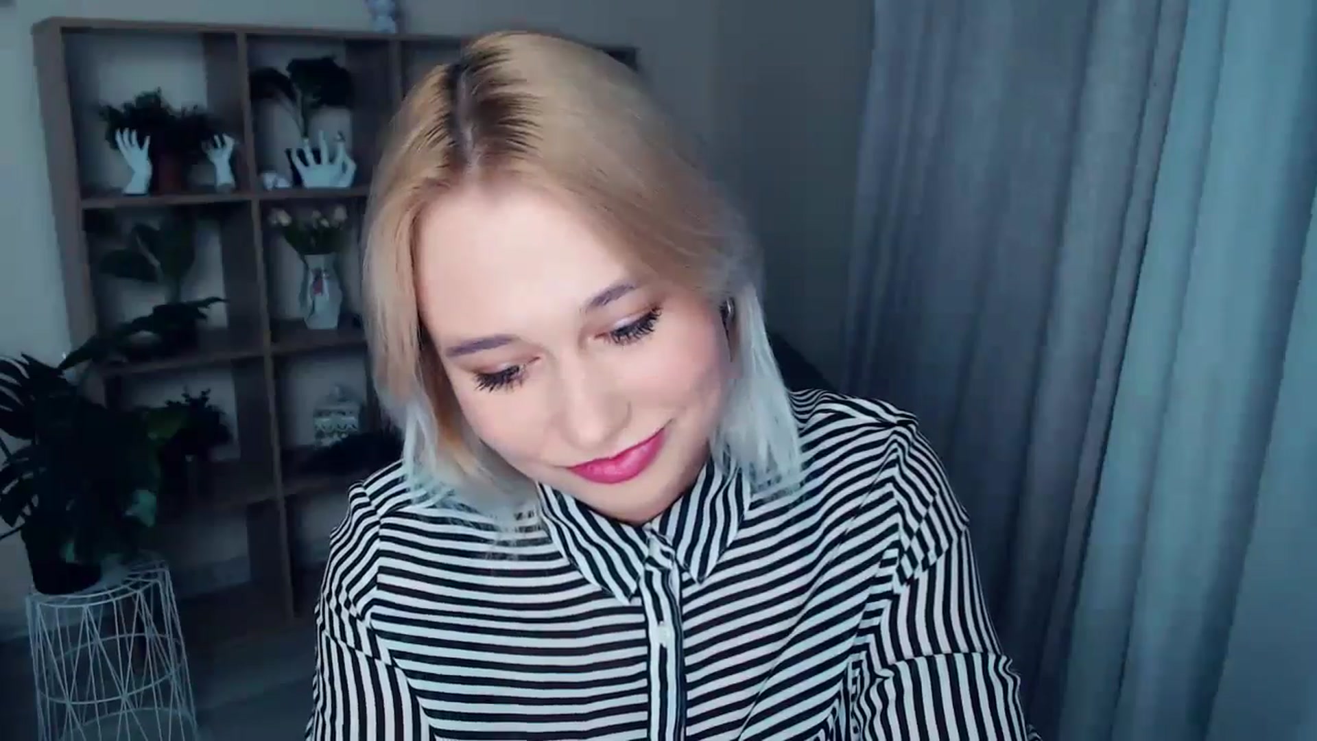 Gallery image thumbnail from Kukla_kolduna's myfreecams stream on, 10/18/2024, 17:11 image 18 of 20