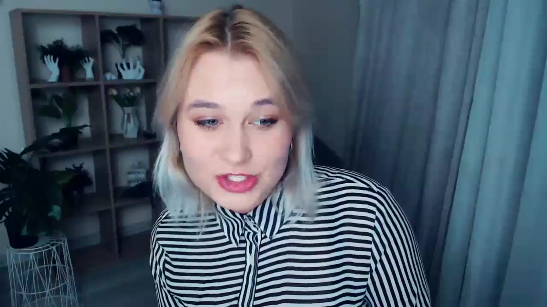 Gallery image thumbnail from Kukla_kolduna's myfreecams stream on, 10/18/2024, 17:11 image 10 of 20