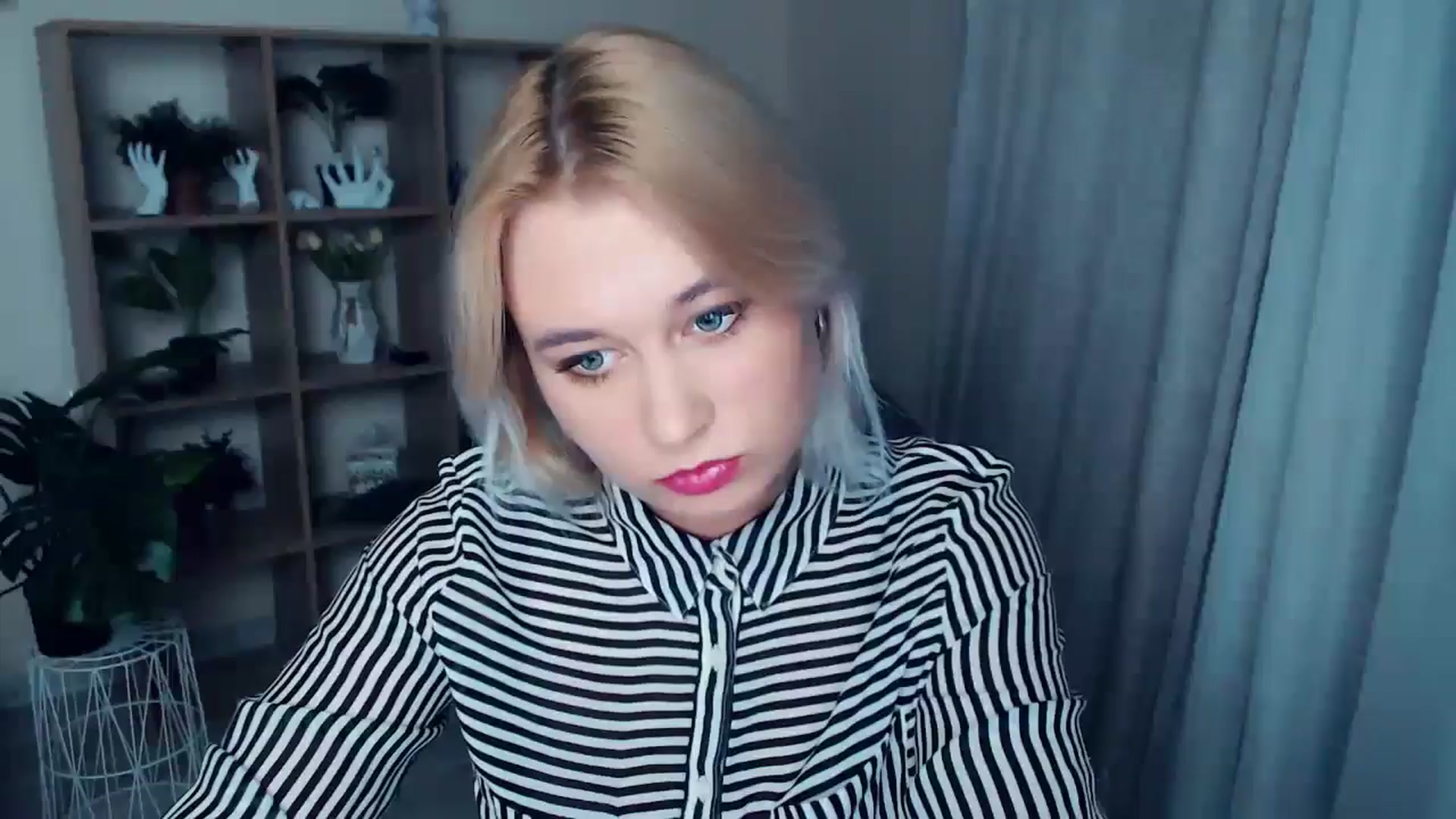 Gallery image thumbnail from Kukla_kolduna's myfreecams stream on, 10/18/2024, 17:11 image 17 of 20