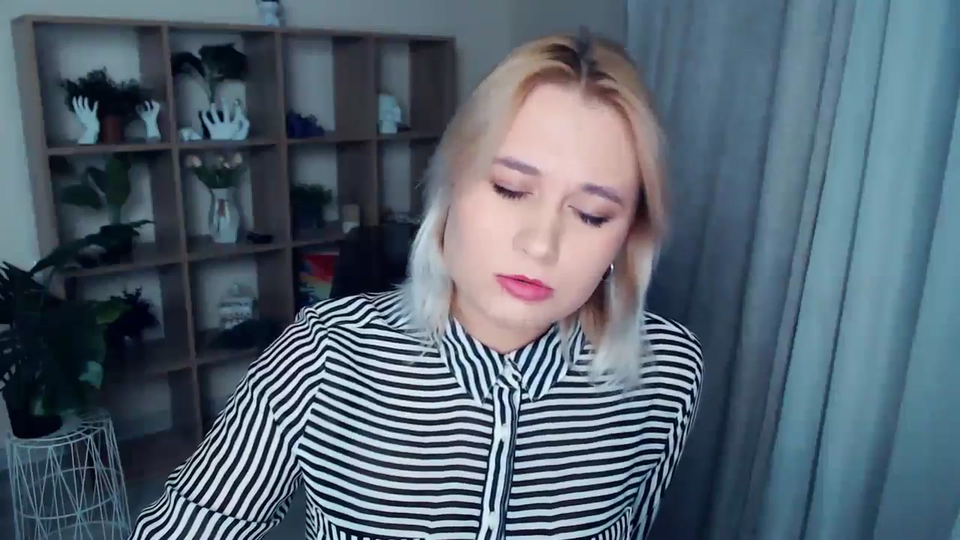 Gallery image thumbnail from Kukla_kolduna's myfreecams stream on, 10/18/2024, 17:11 image 4 of 20