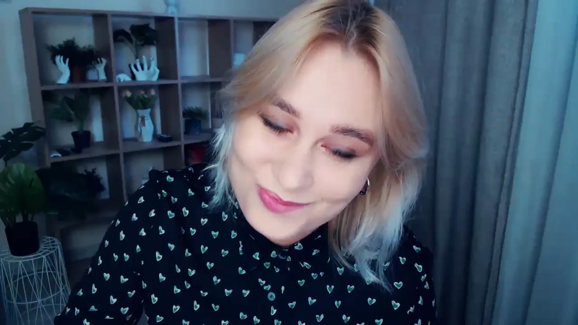 Gallery image thumbnail from Kukla_kolduna's myfreecams stream on, 10/19/2024, 15:07 image 7 of 20