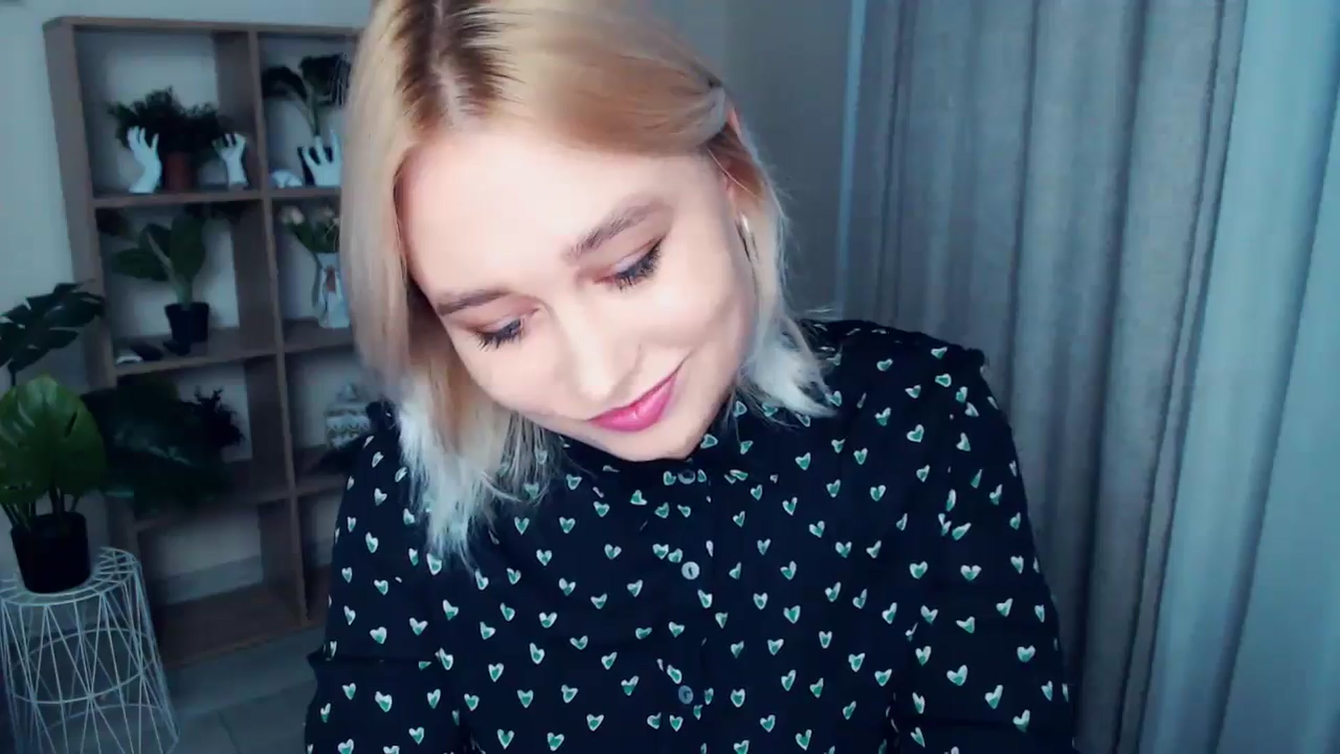 Gallery image thumbnail from Kukla_kolduna's myfreecams stream on, 10/19/2024, 15:07 image 19 of 20