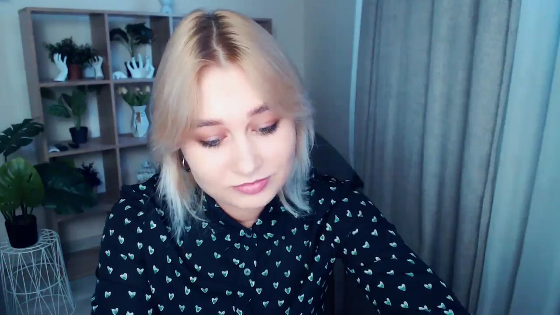 Gallery image thumbnail from Kukla_kolduna's myfreecams stream on, 10/19/2024, 15:07 image 9 of 20