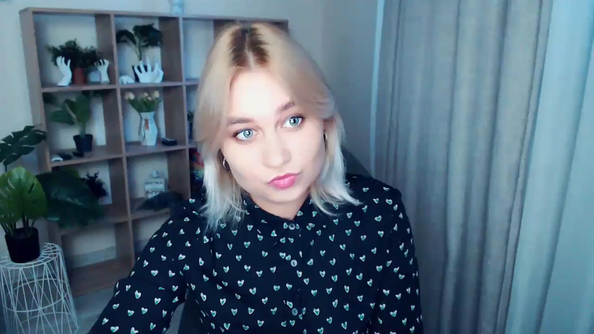 Gallery image thumbnail from Kukla_kolduna's myfreecams stream on, 10/19/2024, 15:07 image 14 of 20