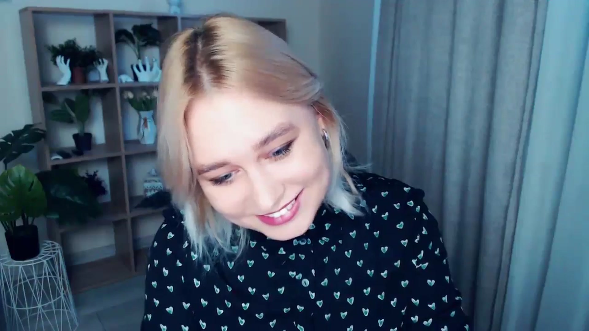 Gallery image thumbnail from Kukla_kolduna's myfreecams stream on, 10/19/2024, 15:07 image 15 of 20
