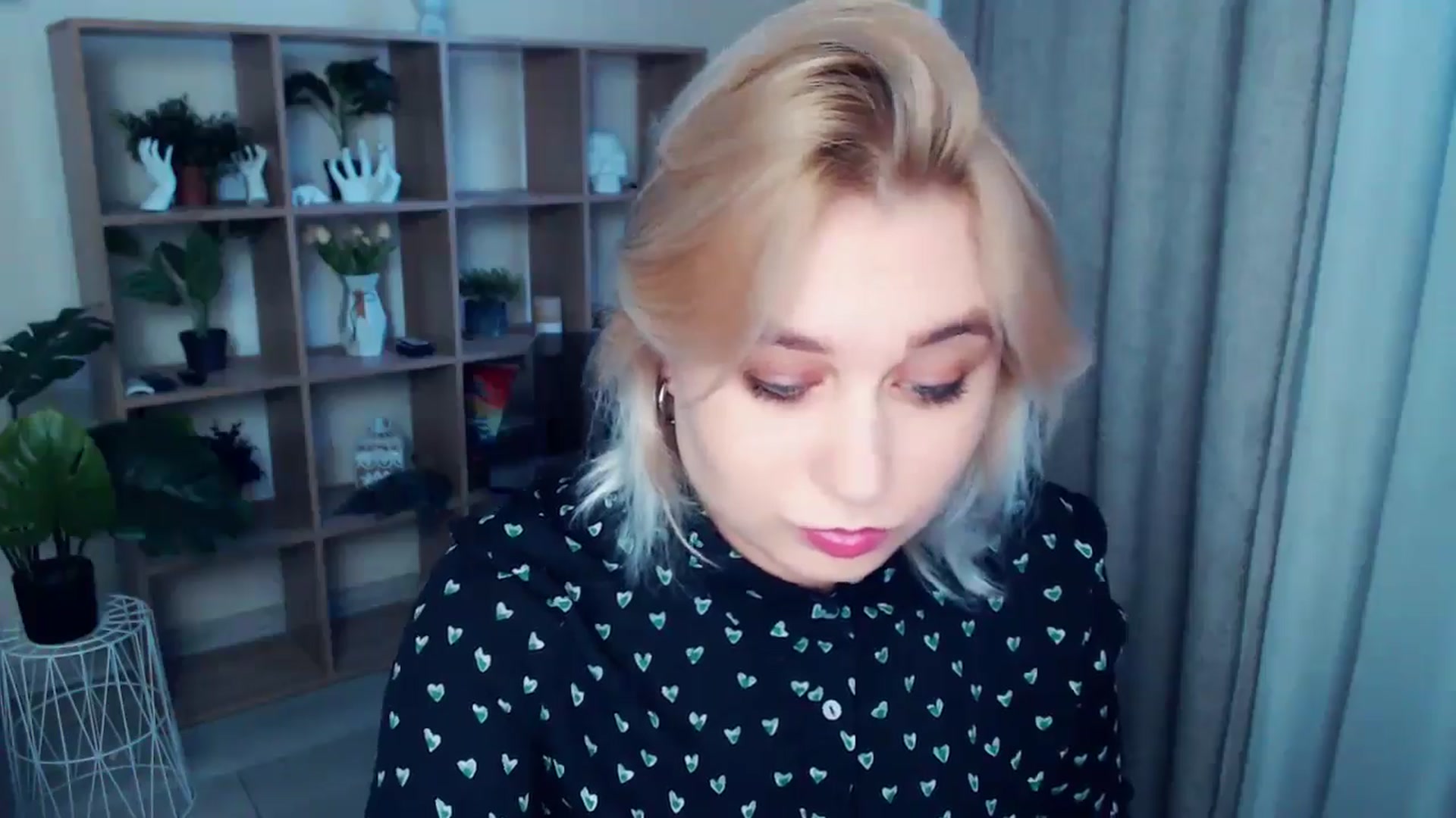 Gallery image thumbnail from Kukla_kolduna's myfreecams stream on, 10/19/2024, 15:07 image 12 of 20