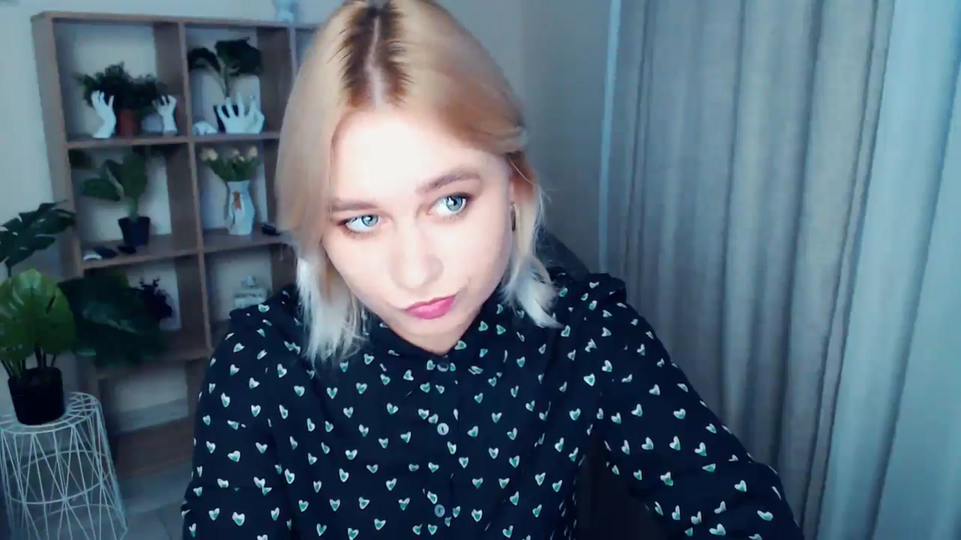Gallery image thumbnail from Kukla_kolduna's myfreecams stream on, 10/19/2024, 15:07 image 17 of 20