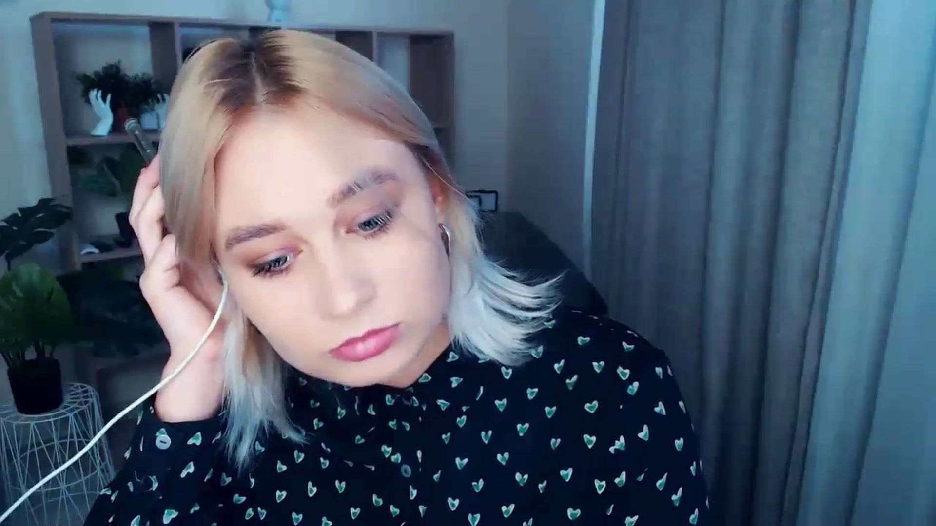 Gallery image thumbnail from Kukla_kolduna's myfreecams stream on, 10/19/2024, 15:07 image 2 of 20