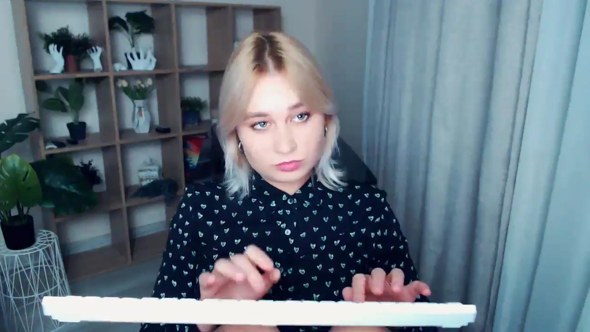 Gallery image thumbnail from Kukla_kolduna's myfreecams stream on, 10/19/2024, 17:07 image 10 of 20