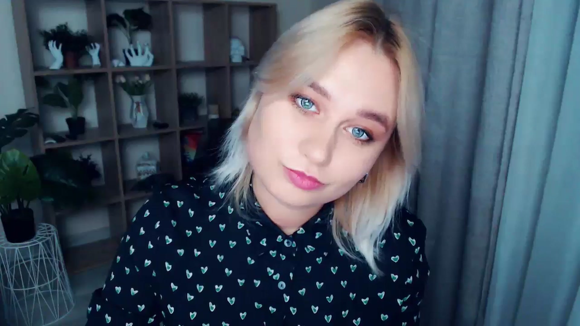Gallery image thumbnail from Kukla_kolduna's myfreecams stream on, 10/19/2024, 17:07 image 15 of 20