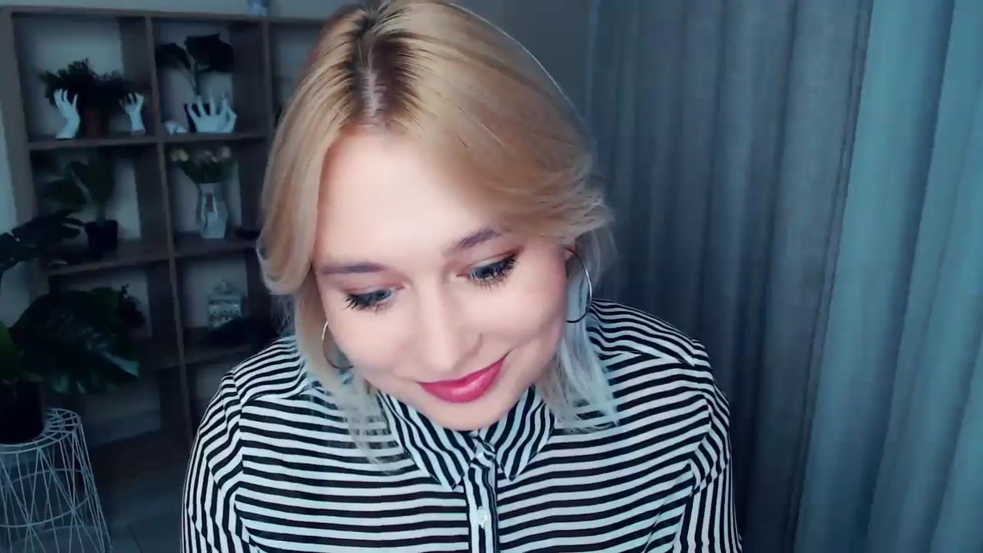 Gallery image thumbnail from Kukla_kolduna's myfreecams stream on, 10/20/2024, 15:35 image 15 of 20