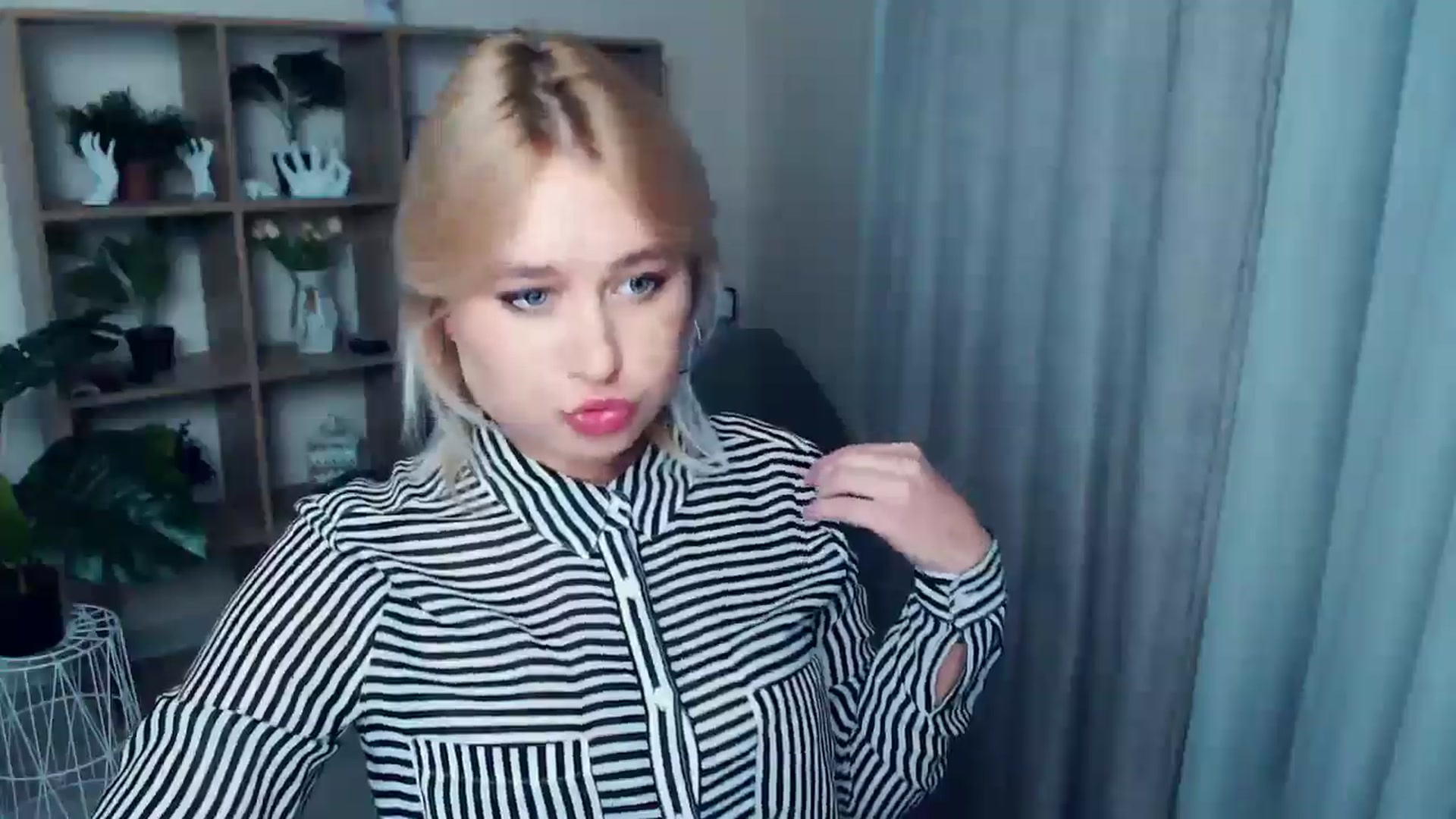 Gallery image thumbnail from Kukla_kolduna's myfreecams stream on, 10/20/2024, 15:35 image 17 of 20