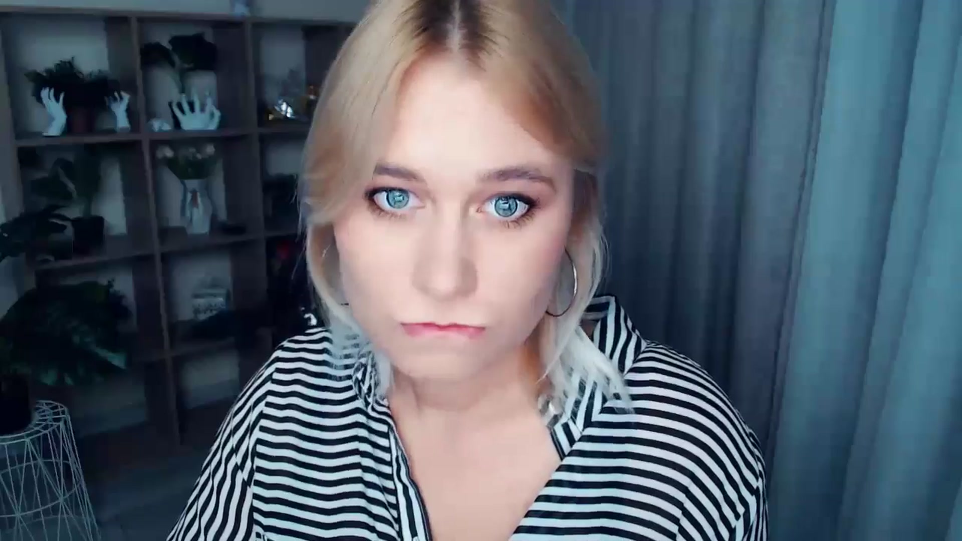 Gallery image thumbnail from Kukla_kolduna's myfreecams stream on, 10/20/2024, 16:04 image 16 of 20
